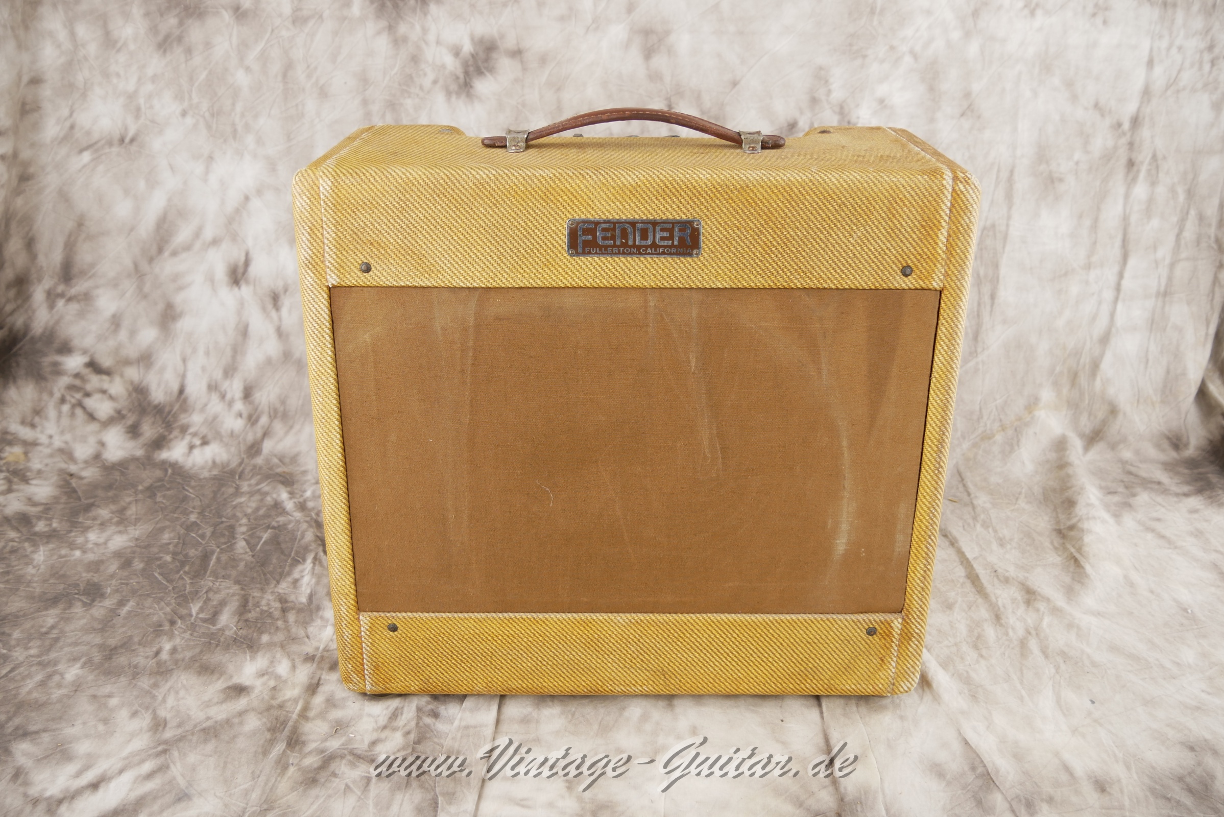 Fender_Deluxe_Amp_5B3_wide_panel_1952-001.JPG