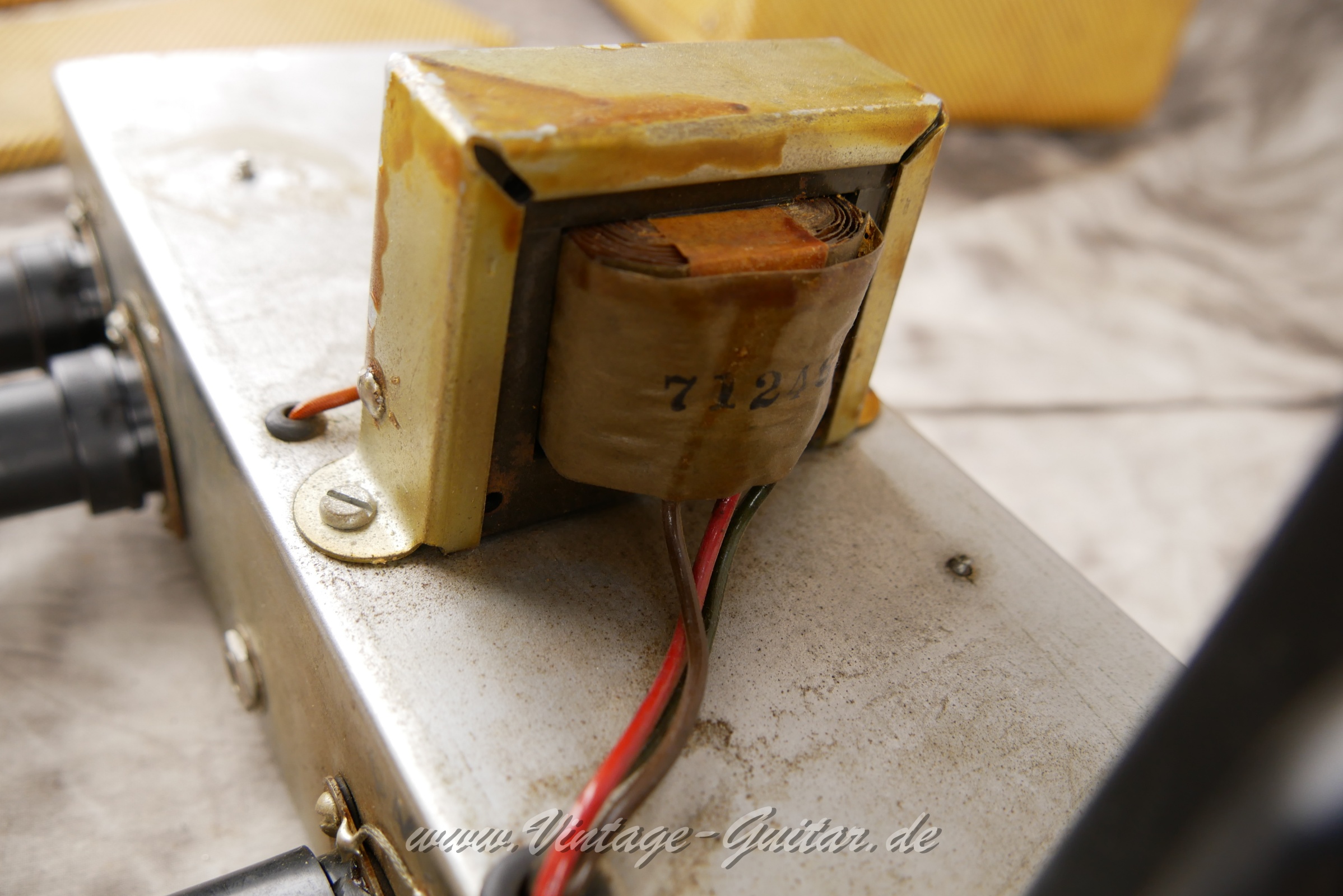 Fender_Deluxe_Amp_5B3_wide_panel_1952-020.JPG