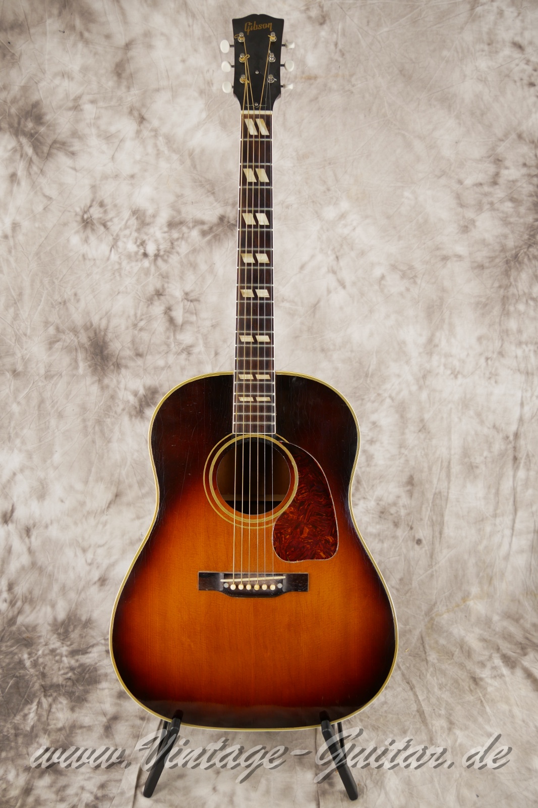 Gibson_SJ-50_1948-001.JPG