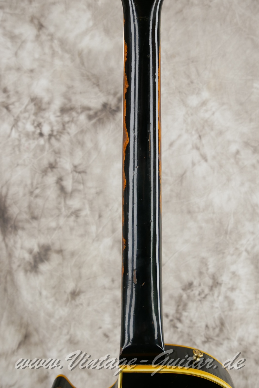 Gibson_Les_Paul_Custom_one_piece_body_USA_black_1969-006.JPG