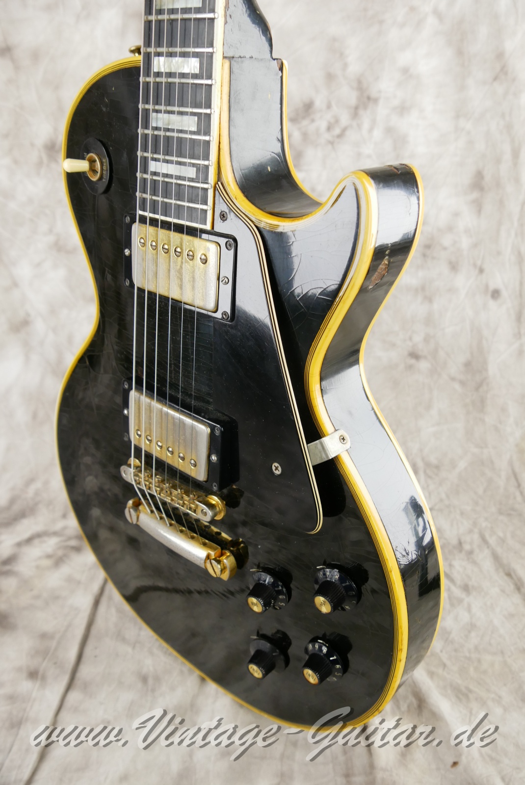 Gibson_Les_Paul_Custom_one_piece_body_USA_black_1969-010.JPG