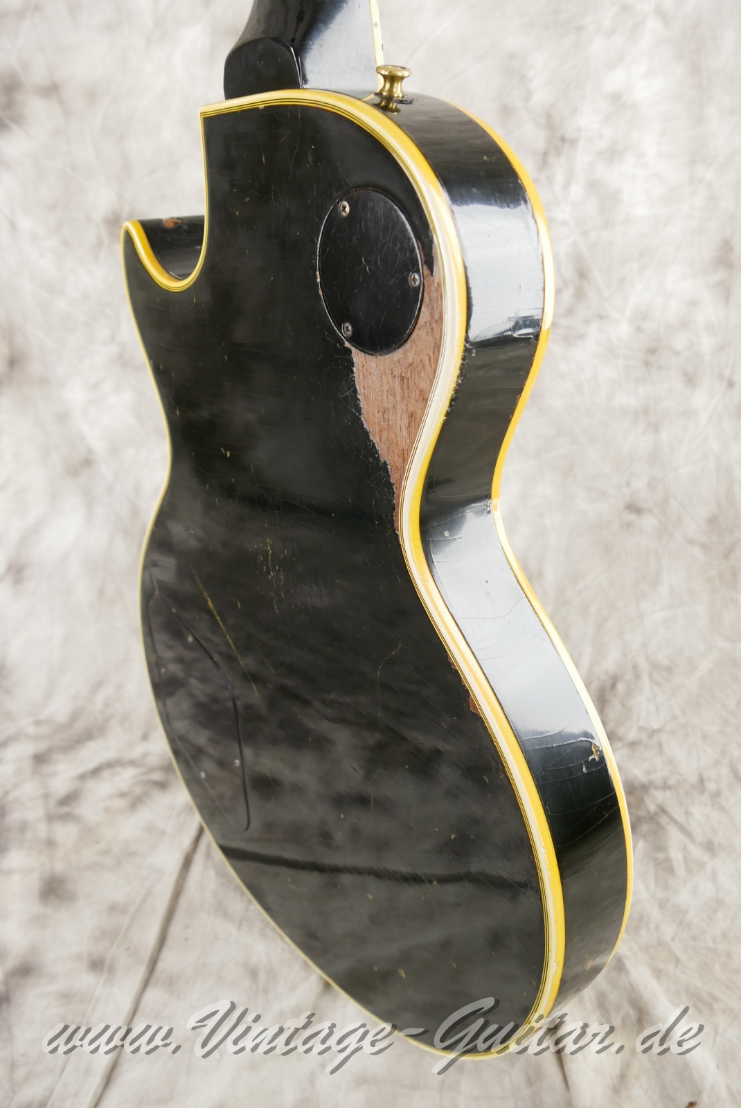 Gibson_Les_Paul_Custom_one_piece_body_USA_black_1969-012.JPG