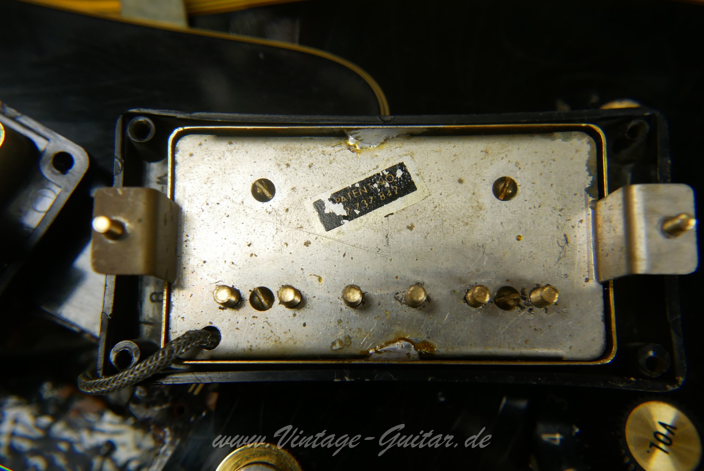Gibson_Les_Paul_Custom_one_piece_body_USA_black_1969-017.JPG