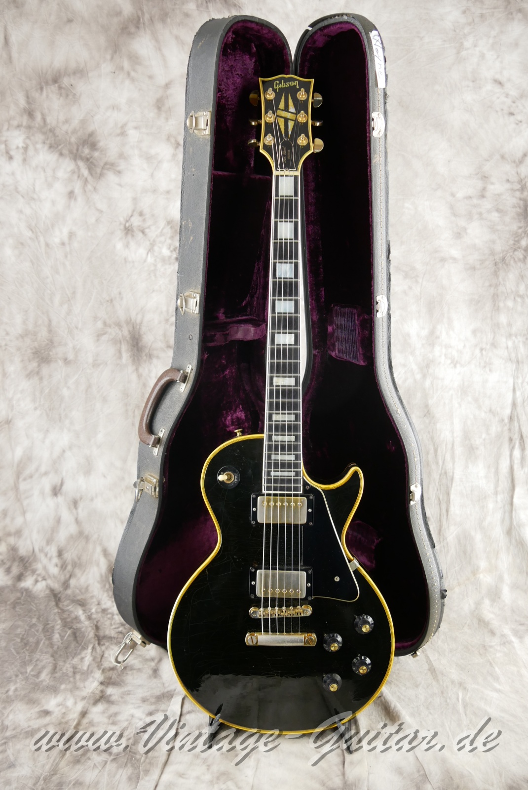 Gibson_Les_Paul_Custom_one_piece_body_USA_black_1969-022.JPG