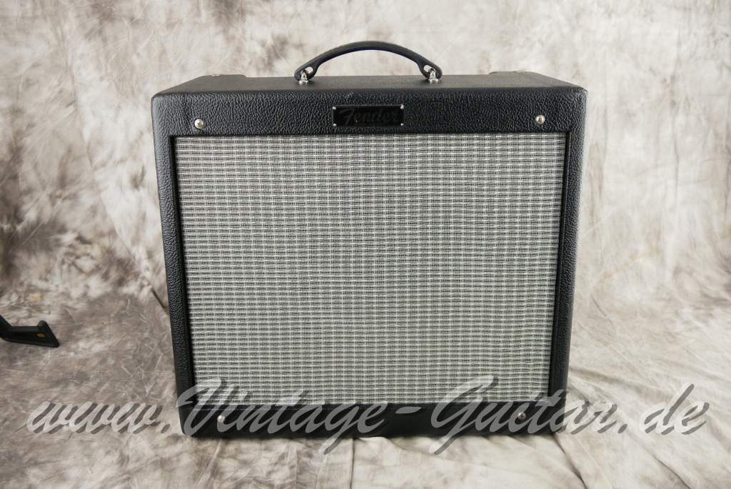 Fender_Blues_Junior_black_panel_PR295_Mexico_2010-001.JPG