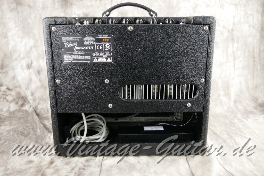 Fender_Blues_Junior_black_panel_PR295_Mexico_2010-002.JPG