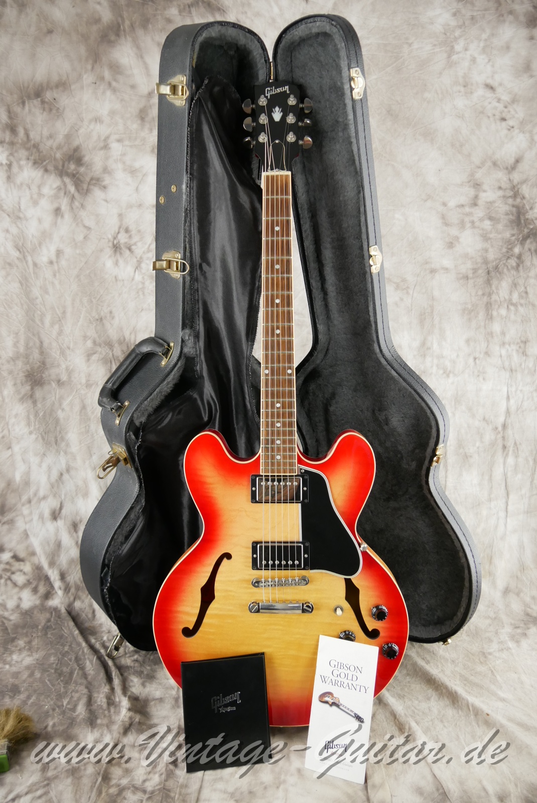 img/vintage/6408/Gibson_ES_335_cherry_sunburst_USA_2010-013.JPG