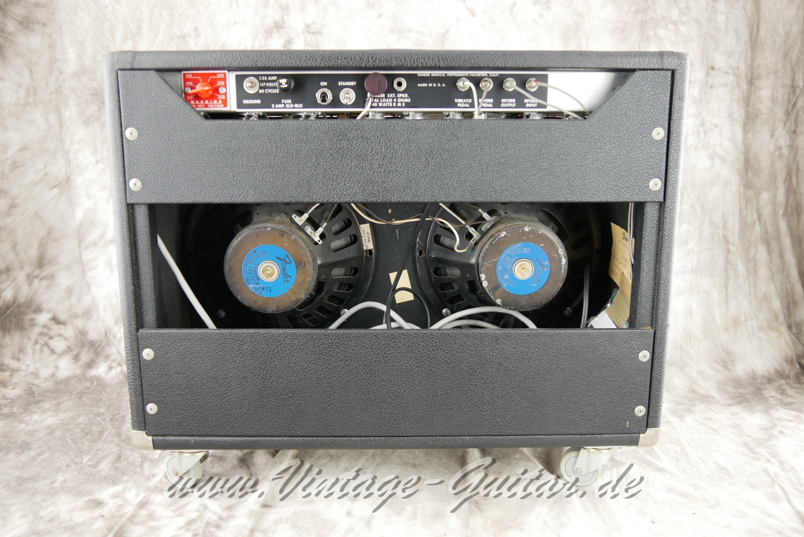 img/vintage/6413/Fender_Blues_Junior_black_panel_PR295_Mexico_2010-002.JPG