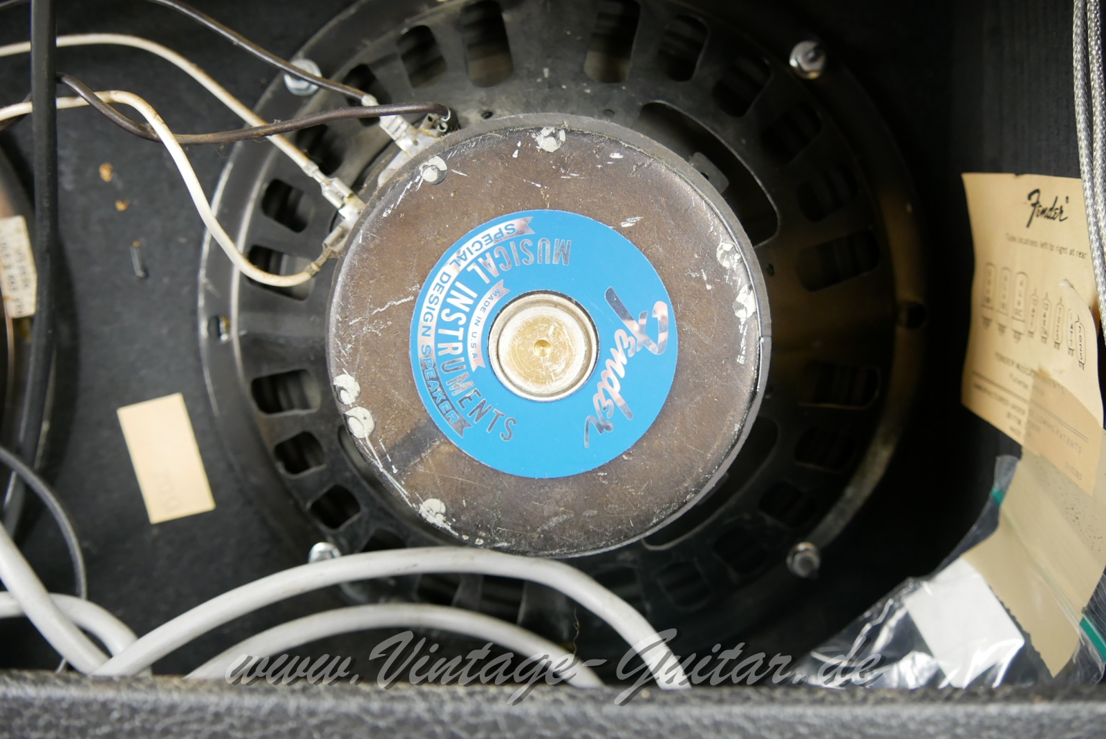 img/vintage/6413/Fender_Blues_Junior_black_panel_PR295_Mexico_2010-013.JPG
