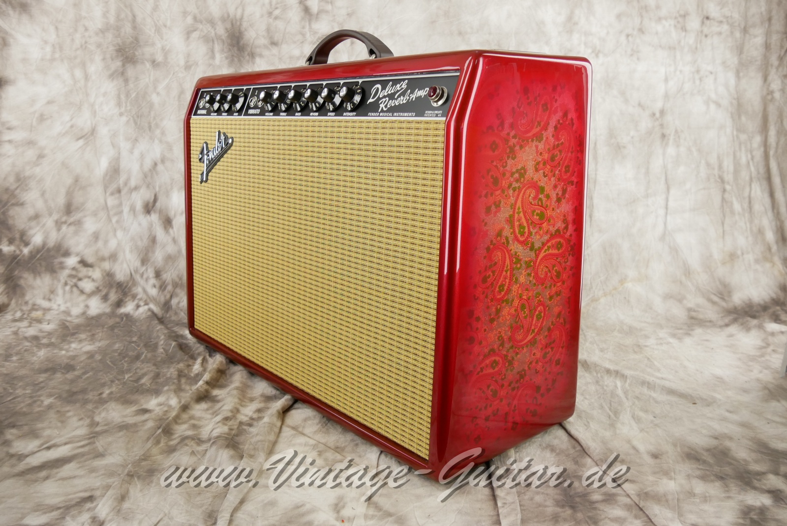 img/vintage/6416/Fender_Deluxe_Reverb_65_Pink_Paisley_LTD_USA_2014-004.JPG