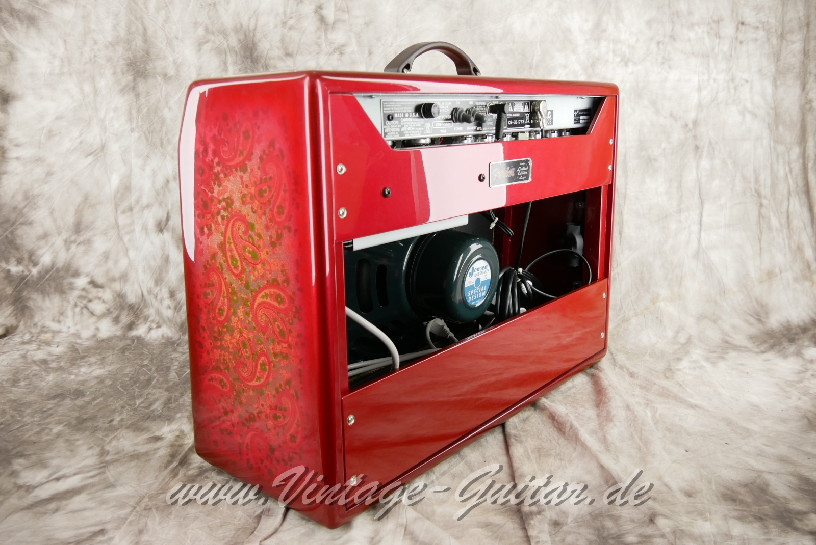 img/vintage/6416/Fender_Deluxe_Reverb_65_Pink_Paisley_LTD_USA_2014-005.JPG