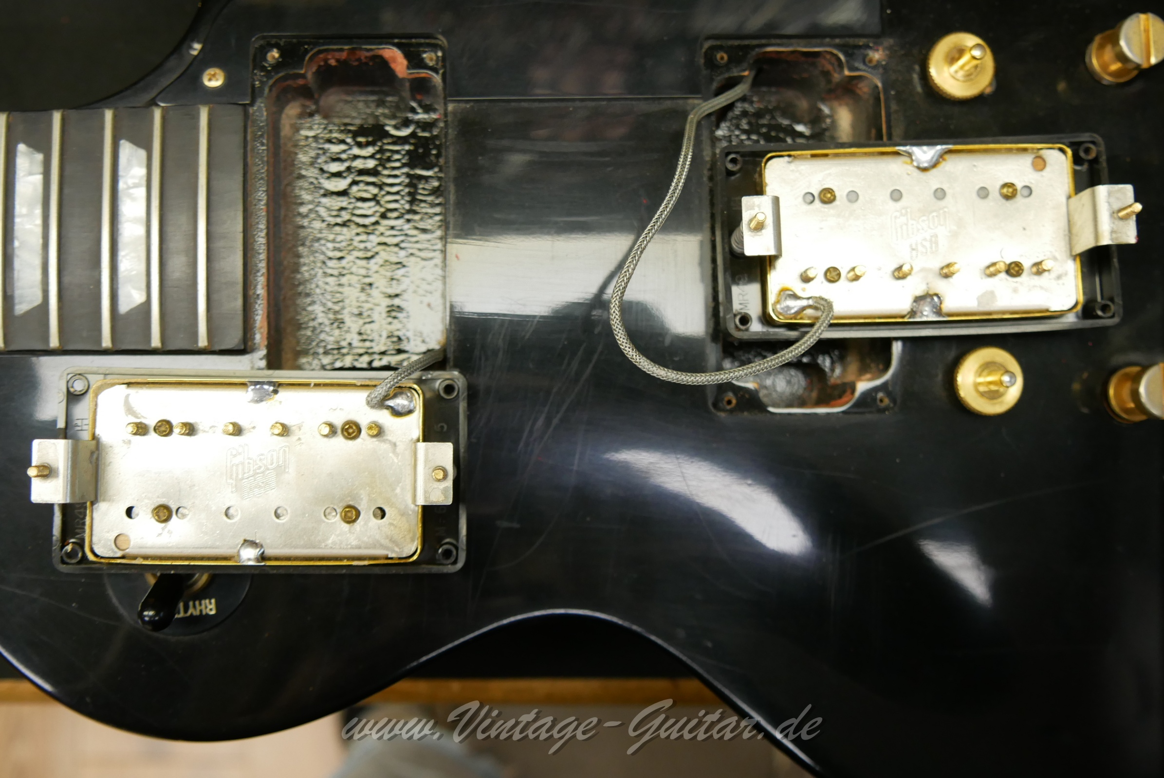 Gibson-Les-Paul-Studio-1993-black-020004.JPG