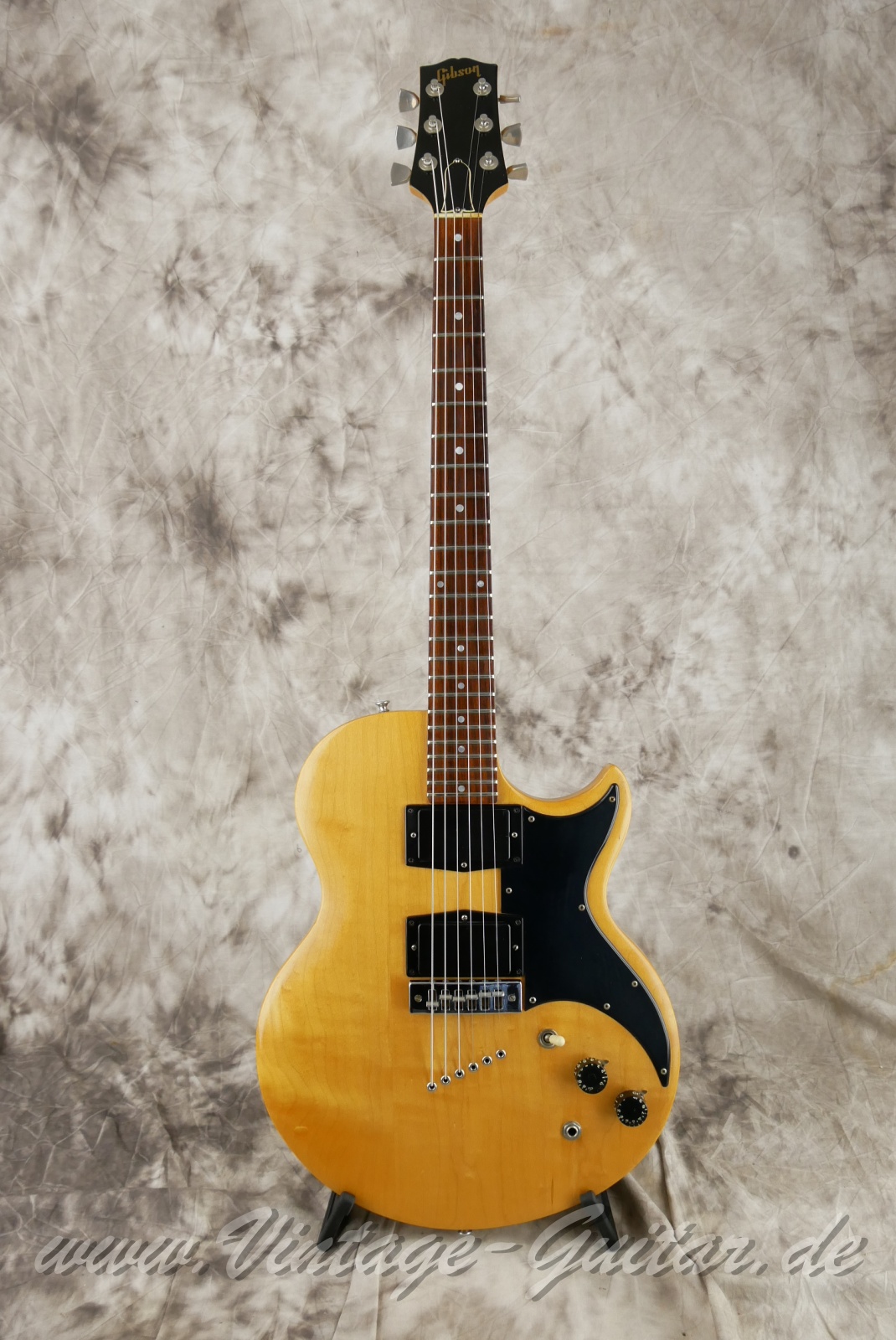 Gibson-L6S-Deluxe-1974-001.JPG