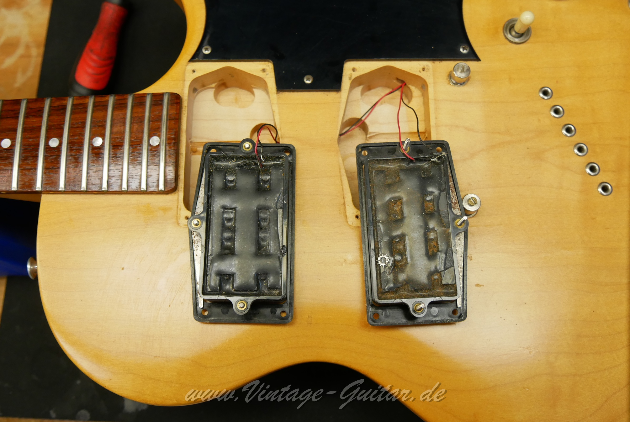 Gibson-L6S-Deluxe-1974-013.JPG