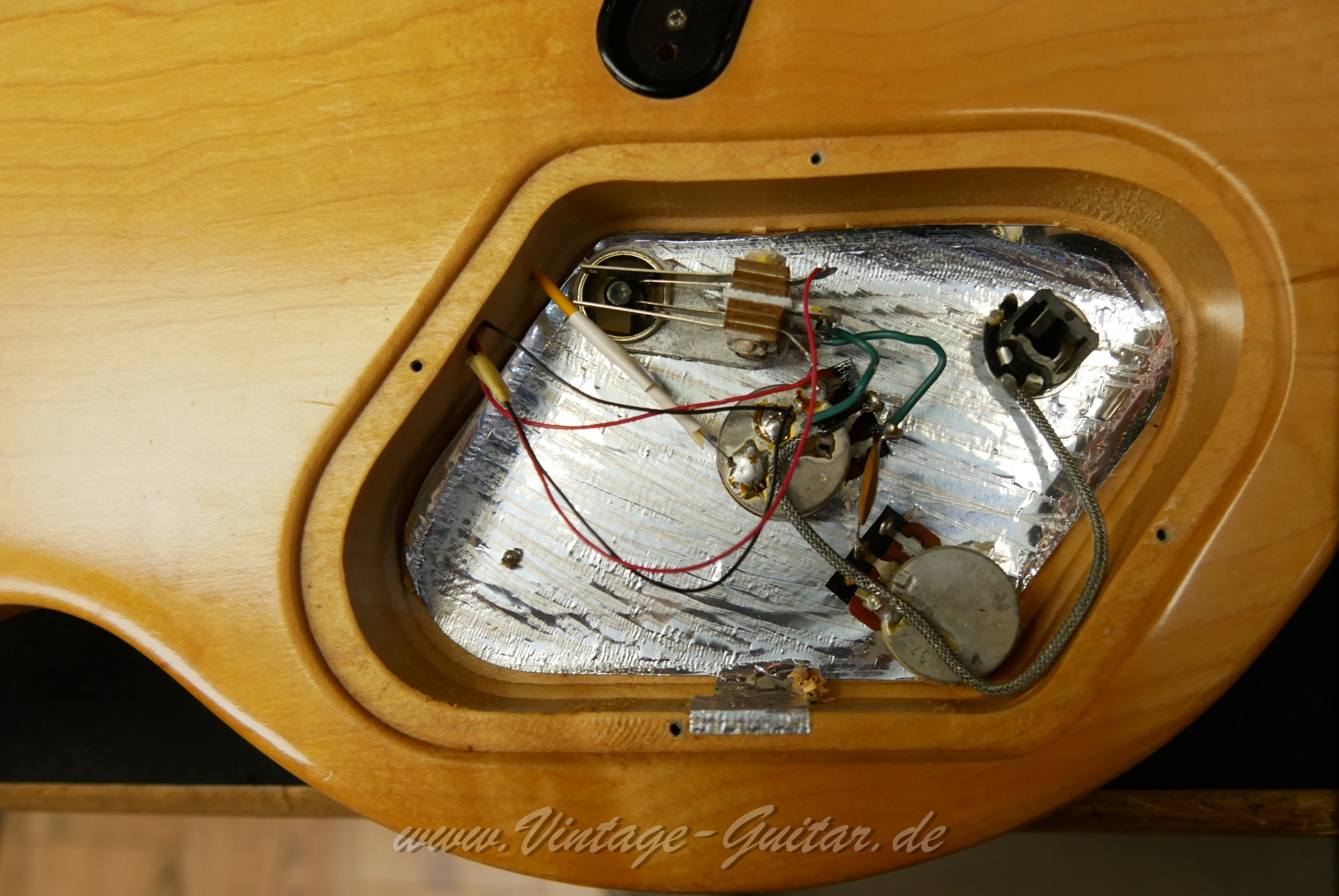 Gibson-L6S-Deluxe-1974-014.JPG