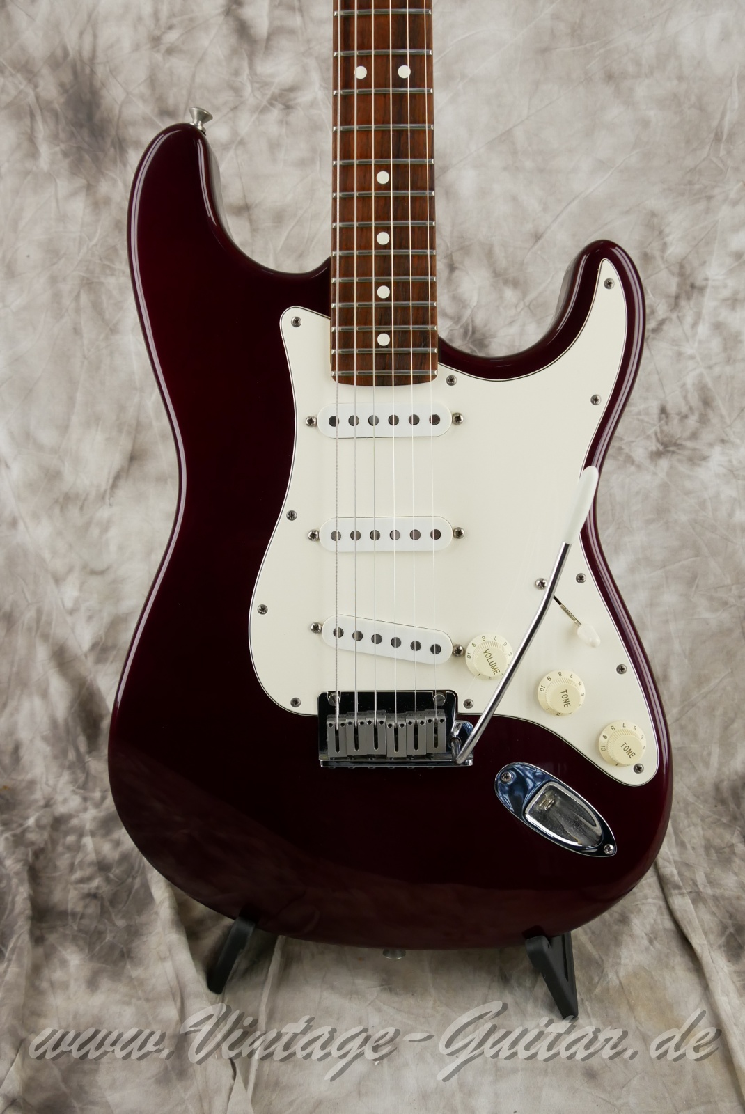 Fender-Stratocaster-American-Standard-40th-Anniversary-1994-midnight-wine-003.JPG