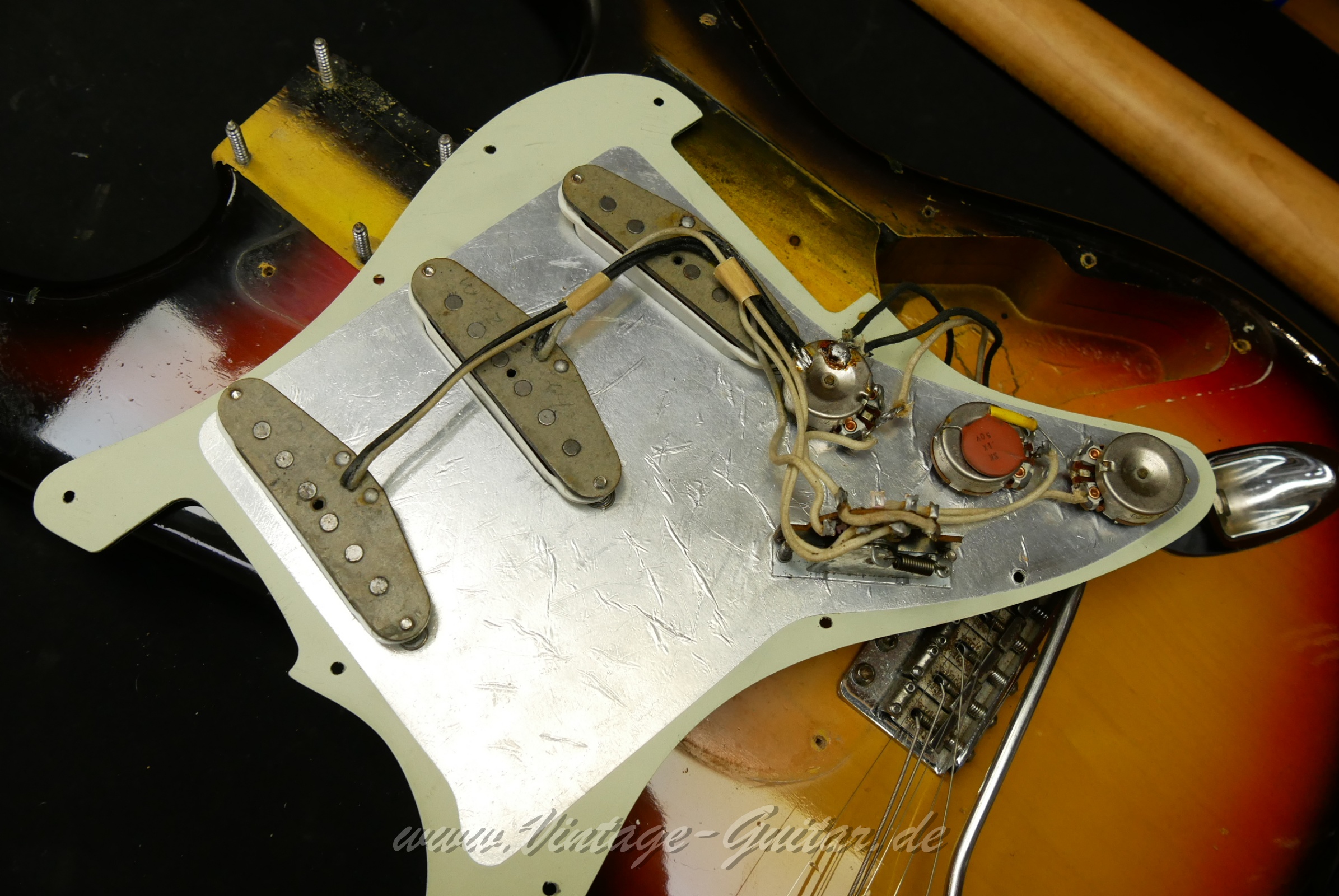 Fender-Stratocaster-1964-sunburst-028.JPG