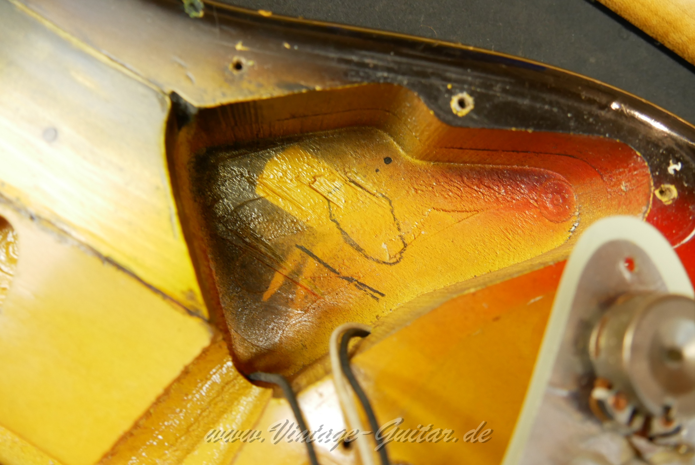 Fender-Stratocaster-1964-sunburst-029.JPG