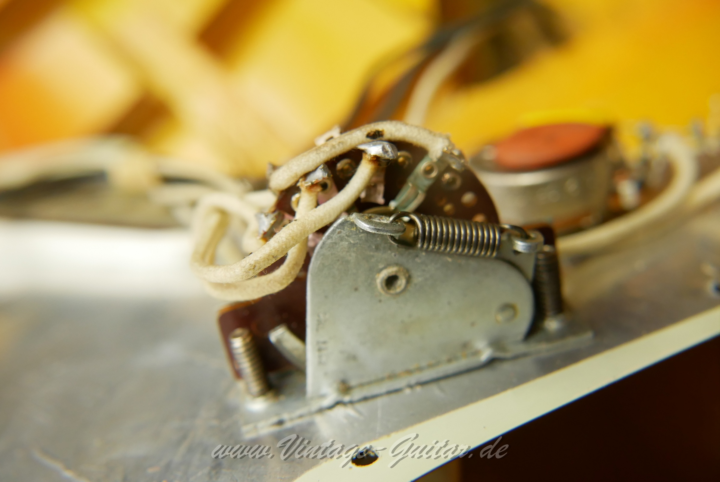 Fender-Stratocaster-1964-sunburst-038.JPG