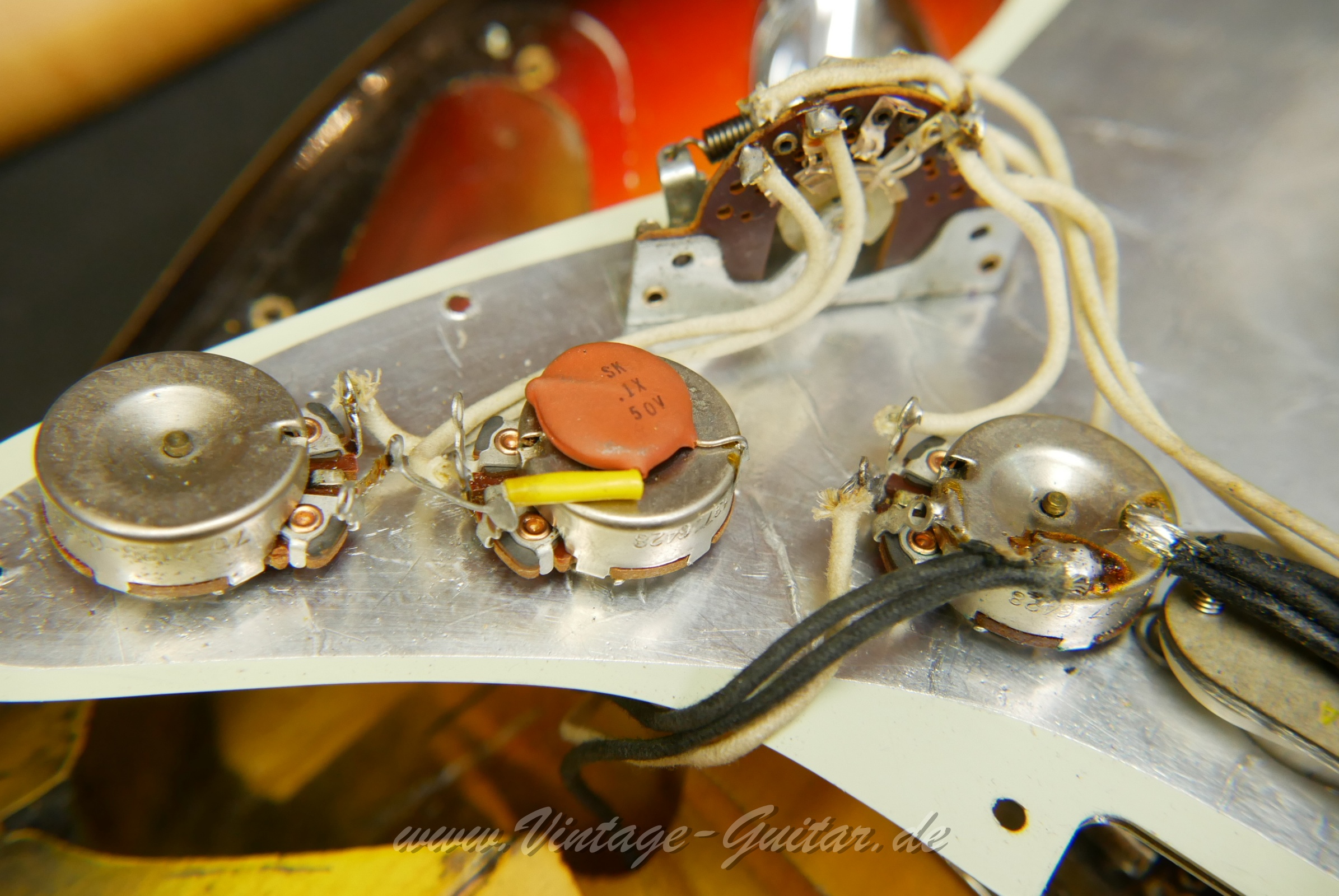 Fender-Stratocaster-1964-sunburst-039.JPG