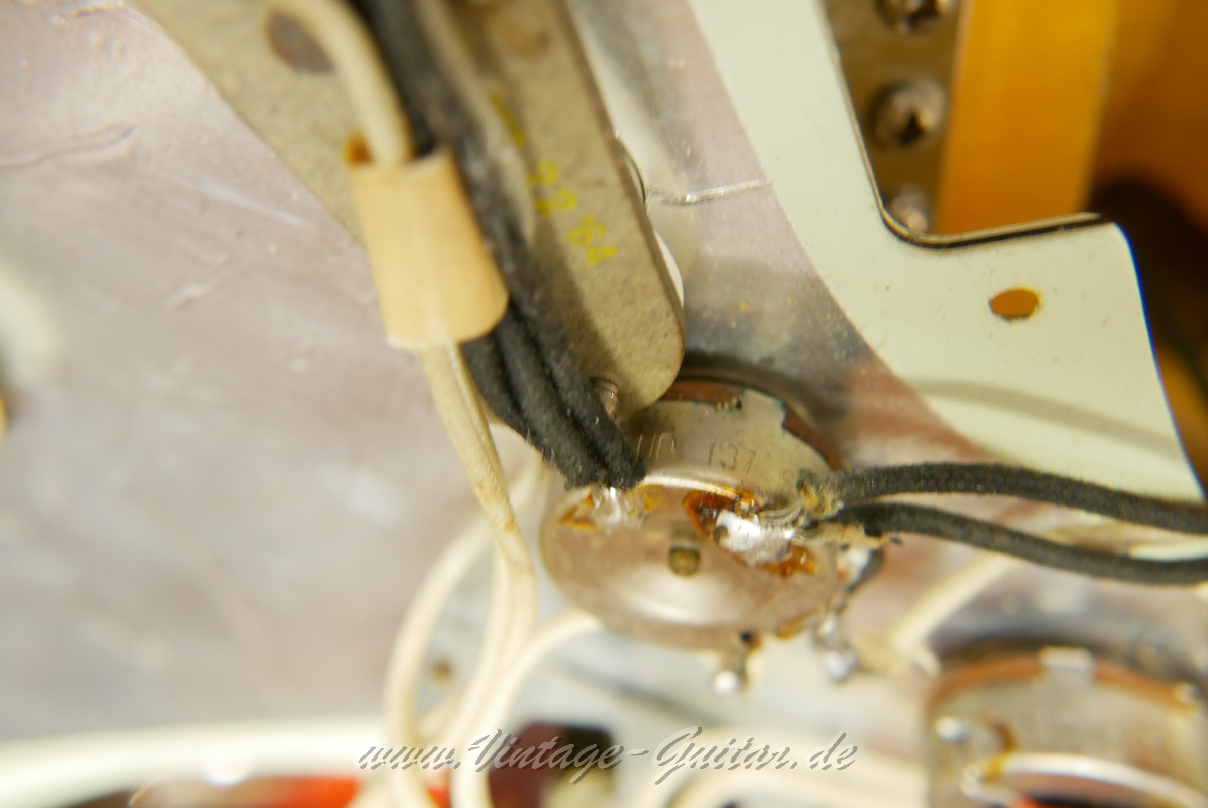 Fender-Stratocaster-1964-sunburst-040.JPG