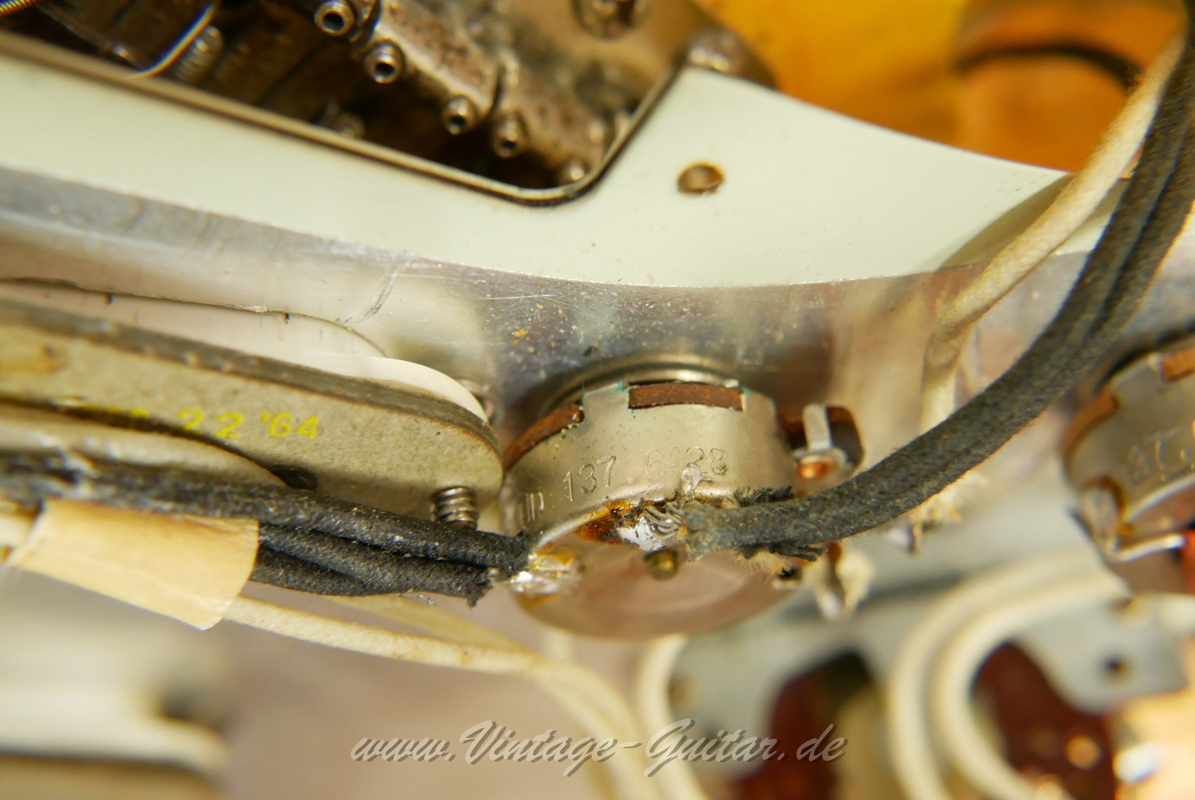 Fender-Stratocaster-1964-sunburst-041.JPG