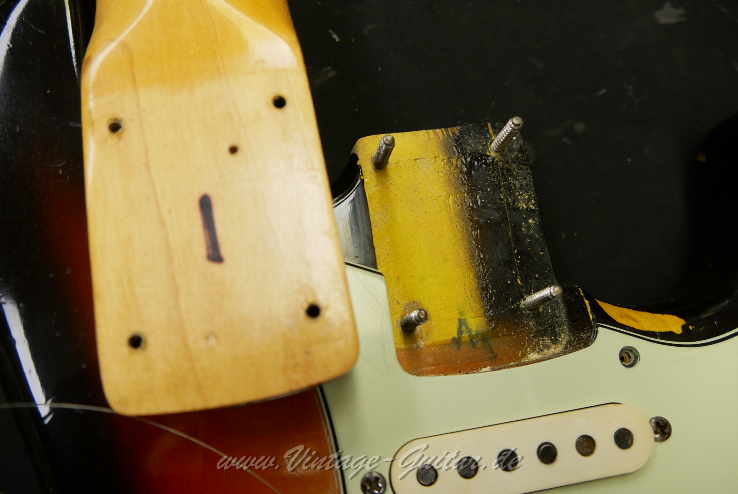 Fender-Stratocaster-1964-sunburst-044.JPG