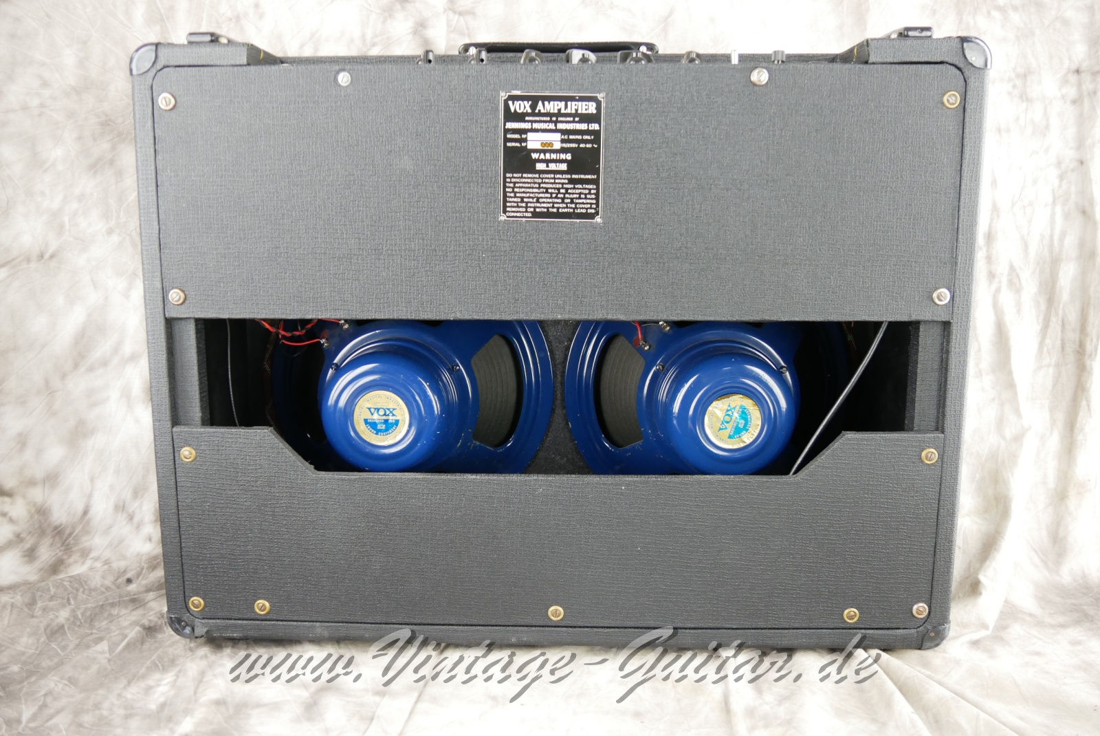 Vox_AC_30_Treble_copper_panel_blue_bulldog_GB_1964-002.JPG