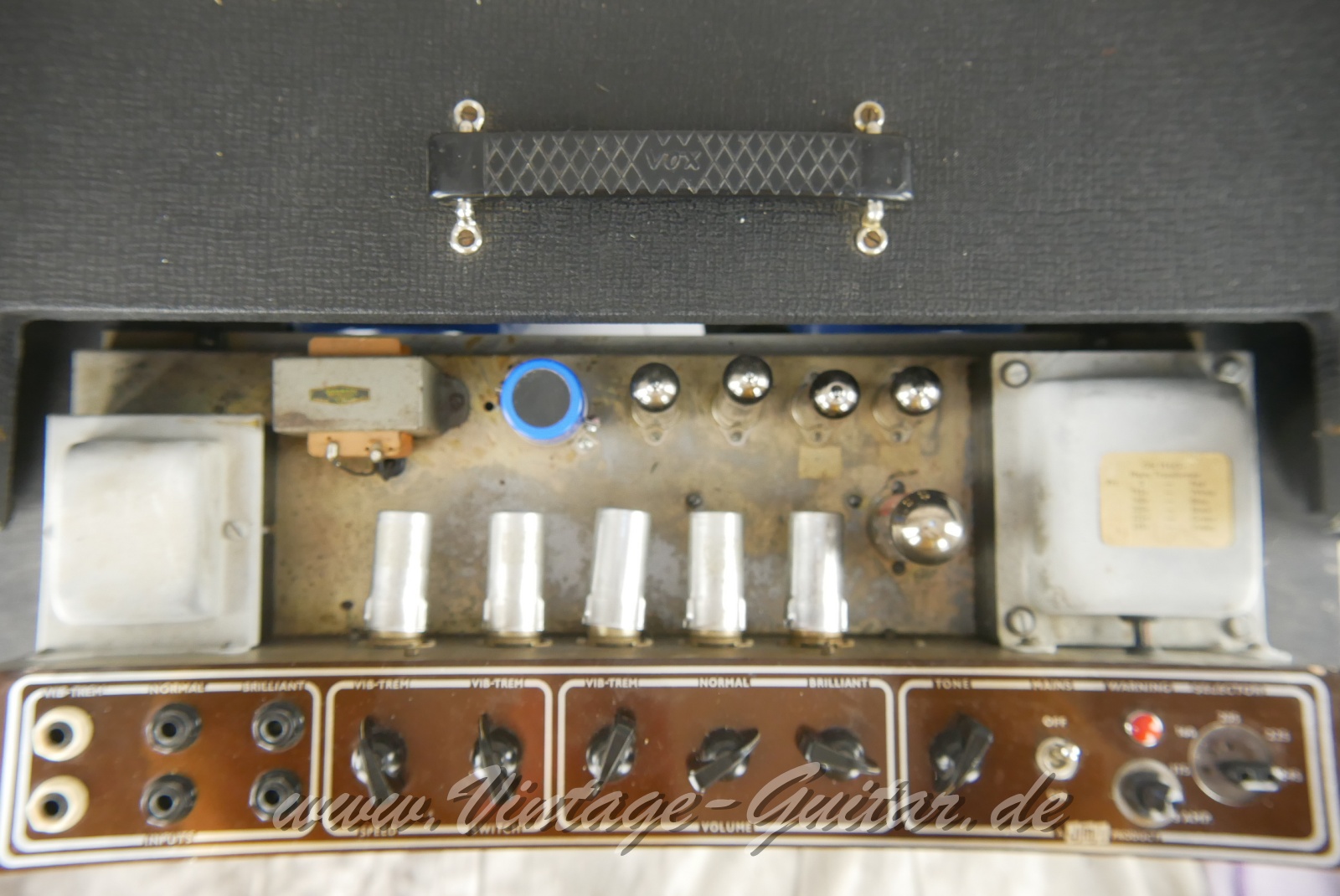 Vox_AC_30_Treble_copper_panel_blue_bulldog_GB_1964-010.JPG