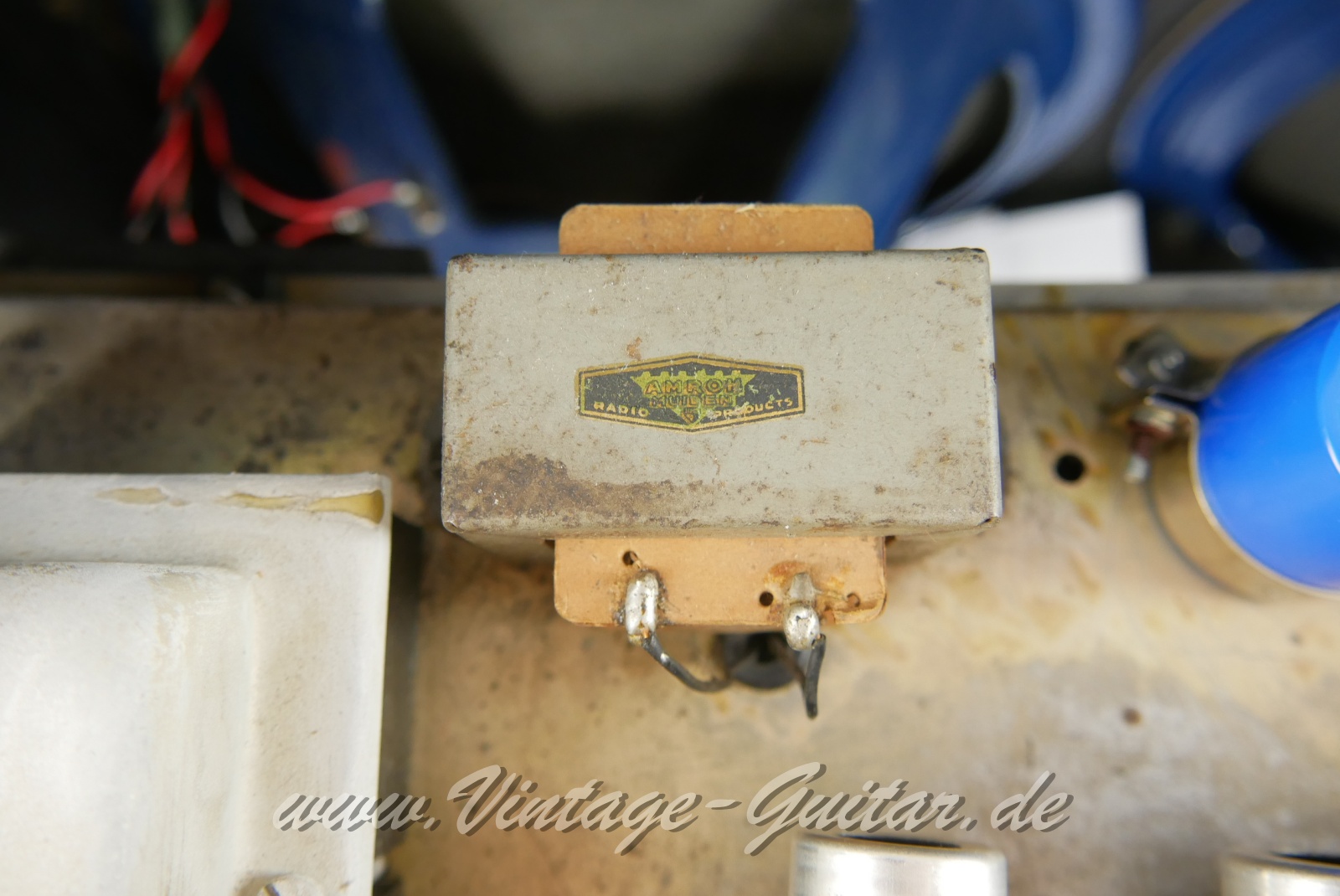 Vox_AC_30_Treble_copper_panel_blue_bulldog_GB_1964-012.JPG