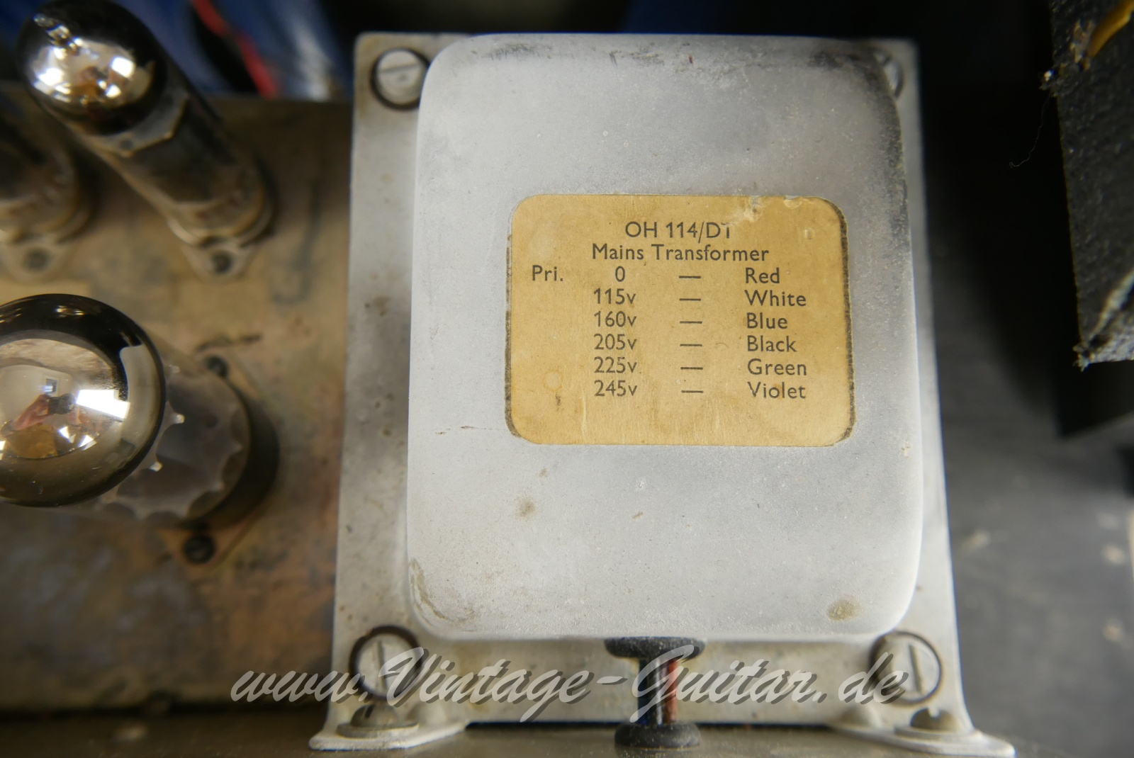 Vox_AC_30_Treble_copper_panel_blue_bulldog_GB_1964-013.JPG