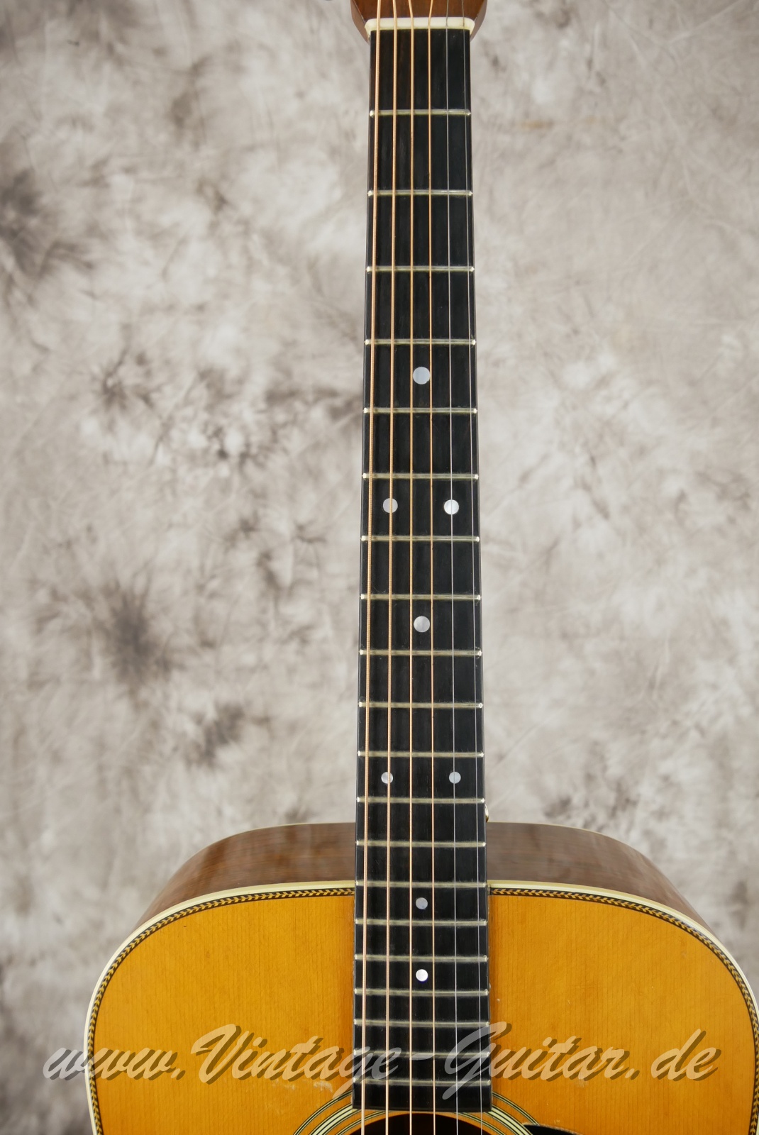 Martin_HD_28_natural_USA_1977-005.JPG