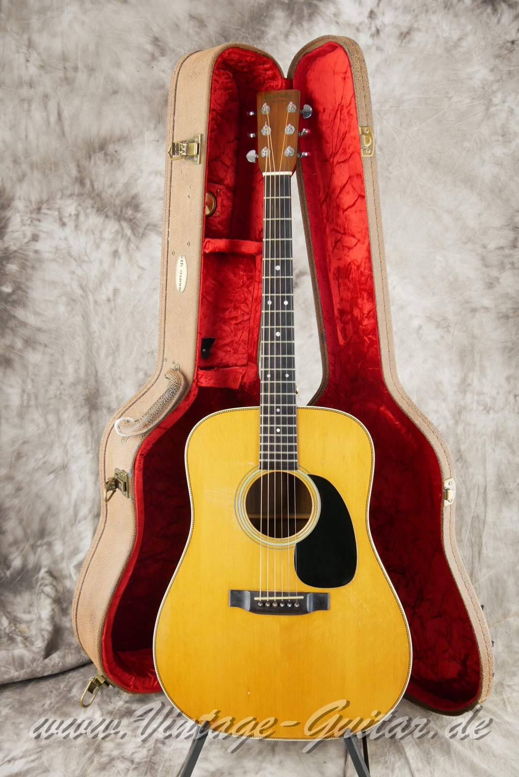 Martin_HD_28_natural_USA_1977-015.JPG
