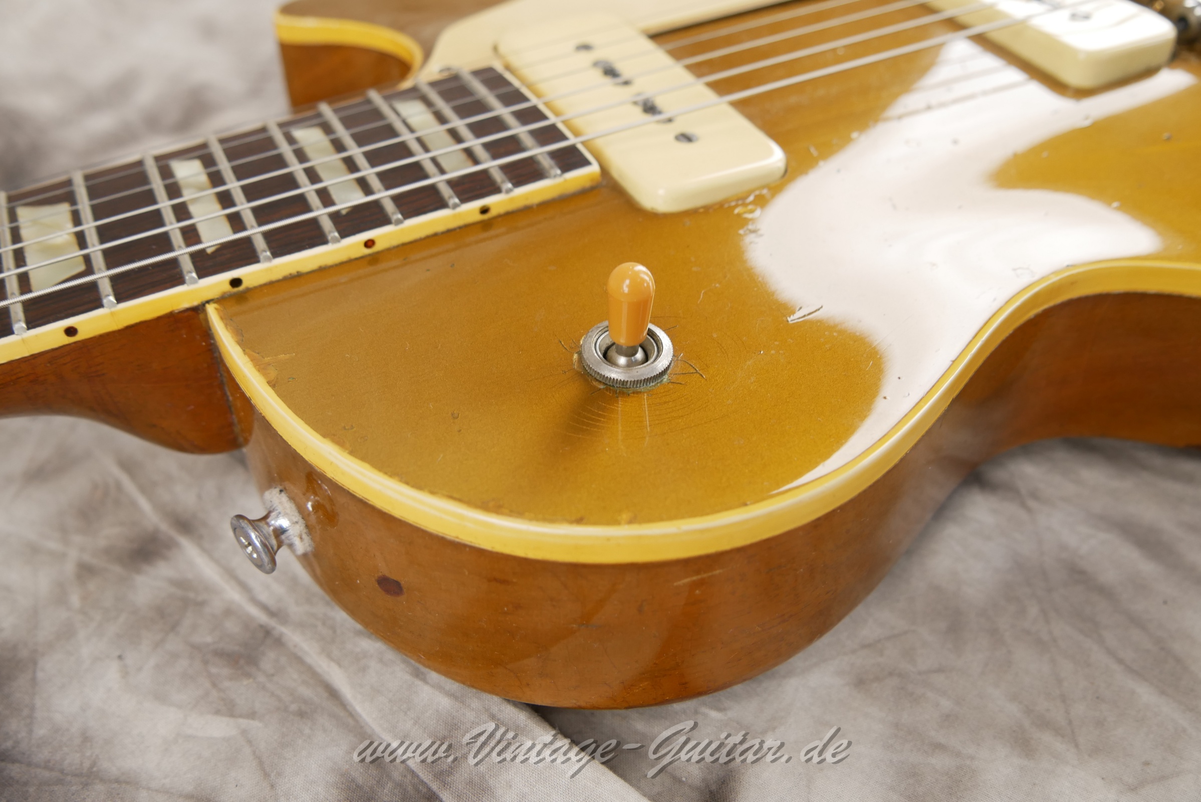 Gibson-Les-Paul-Goldtop-1953-014.JPG