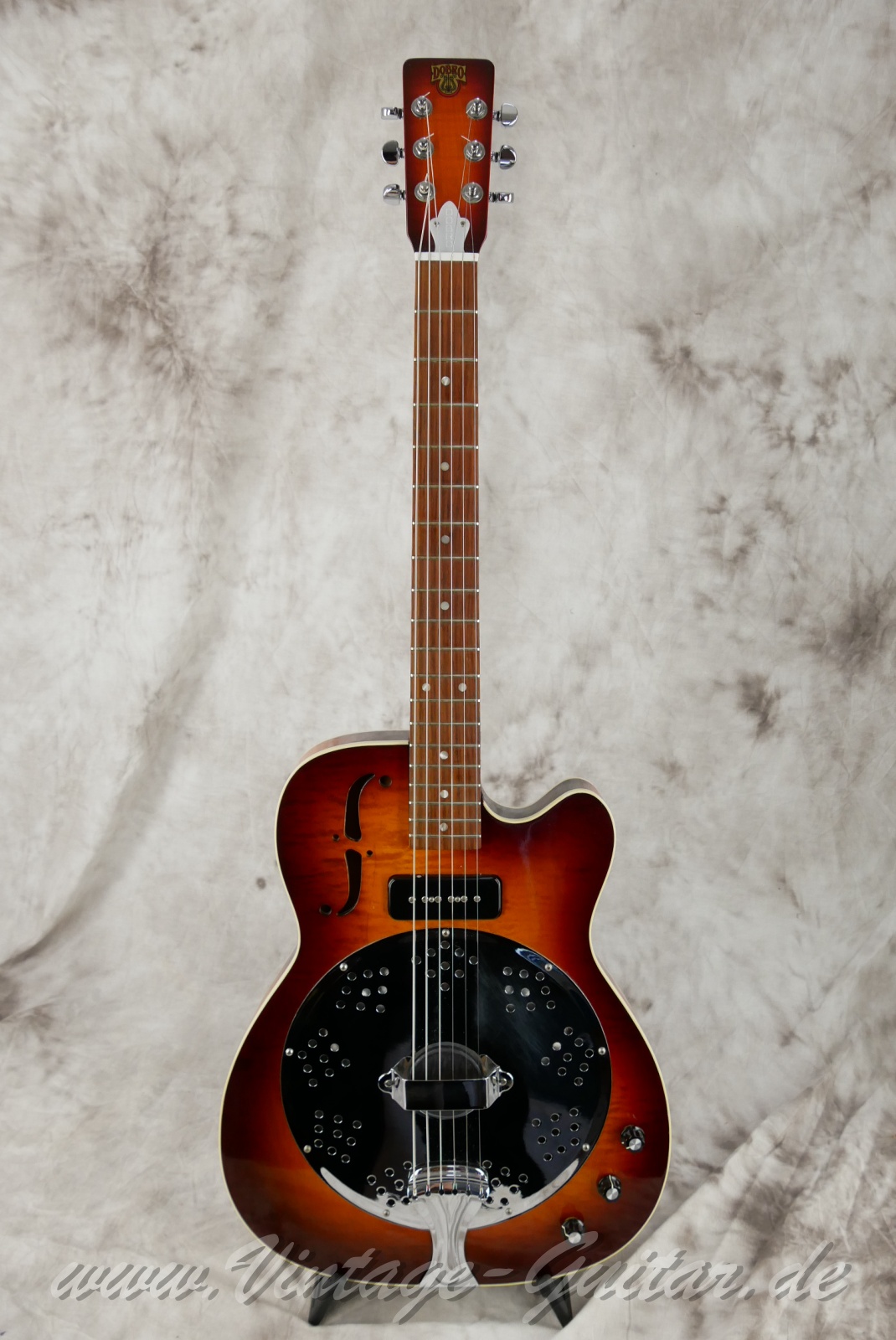 dobro_dobrolectric_p90_resonator_2000_sunburst_USA-001.jpg