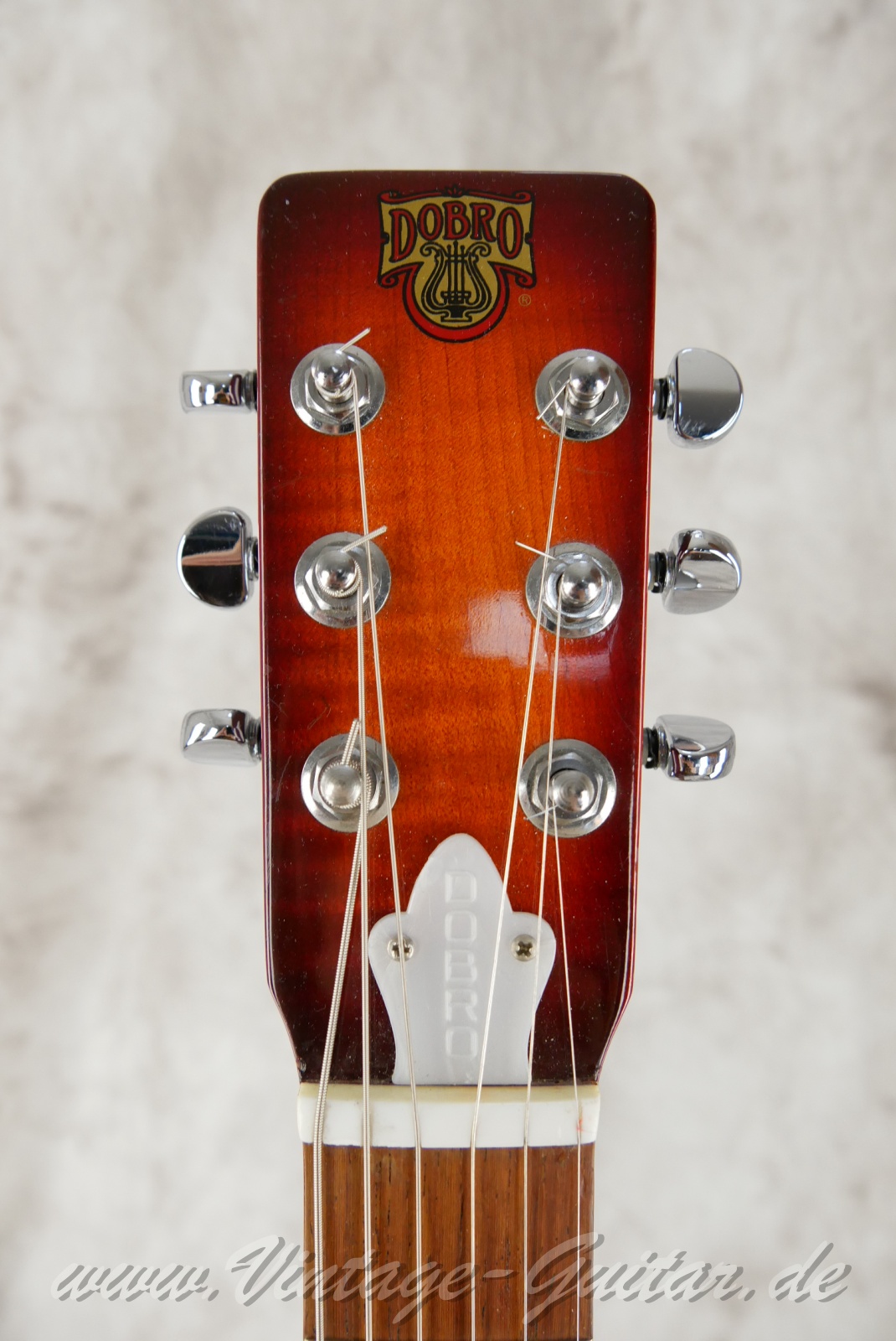 dobro_dobrolectric_p90_resonator_2000_sunburst_USA-003.jpg