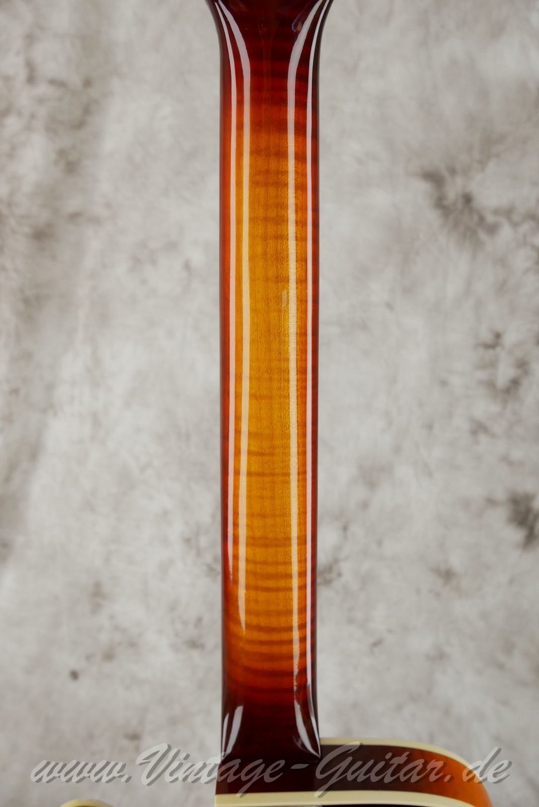 dobro_dobrolectric_p90_resonator_2000_sunburst_USA-006.jpg