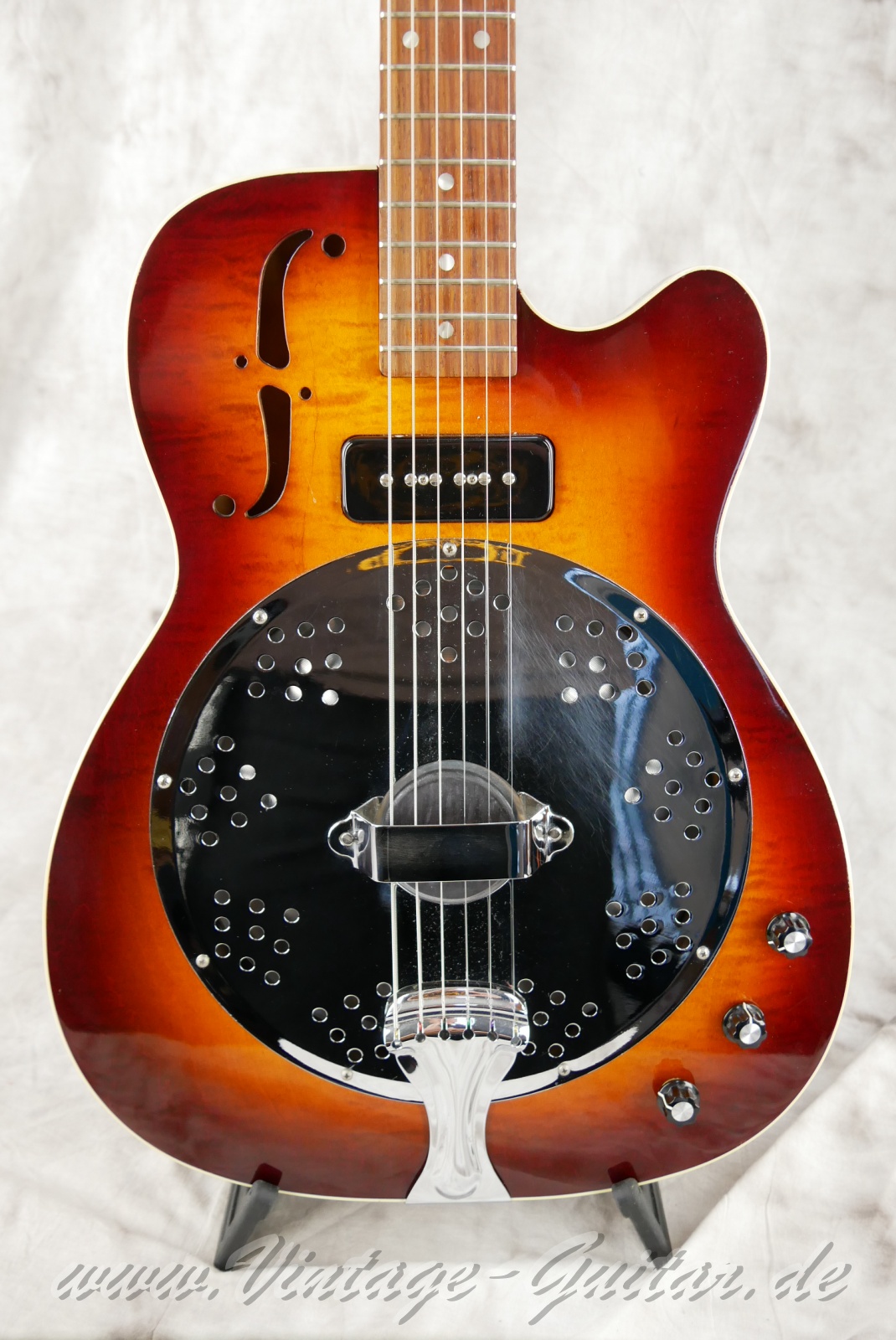 dobro_dobrolectric_p90_resonator_2000_sunburst_USA-007.jpg