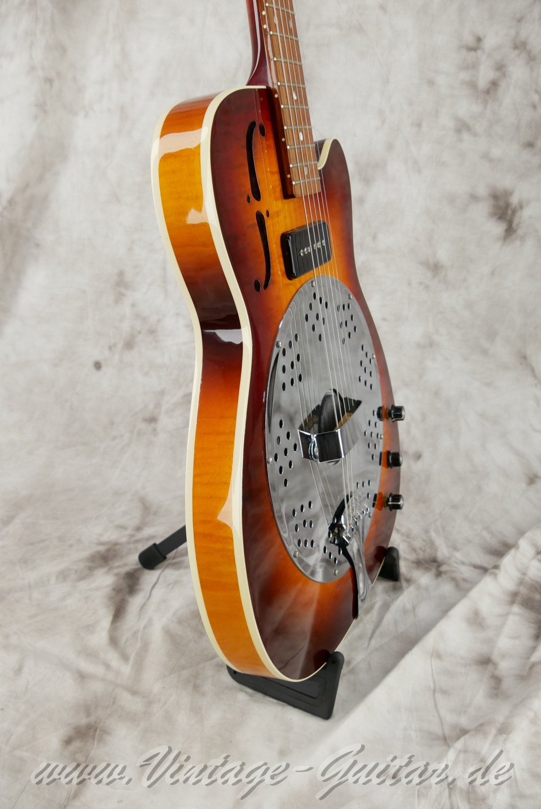 dobro_dobrolectric_p90_resonator_2000_sunburst_USA-009.jpg