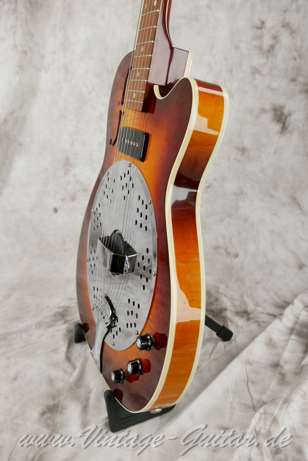 dobro_dobrolectric_p90_resonator_2000_sunburst_USA-010.jpg