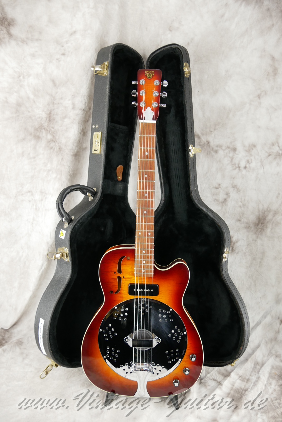 dobro_dobrolectric_p90_resonator_2000_sunburst_USA-014.jpg