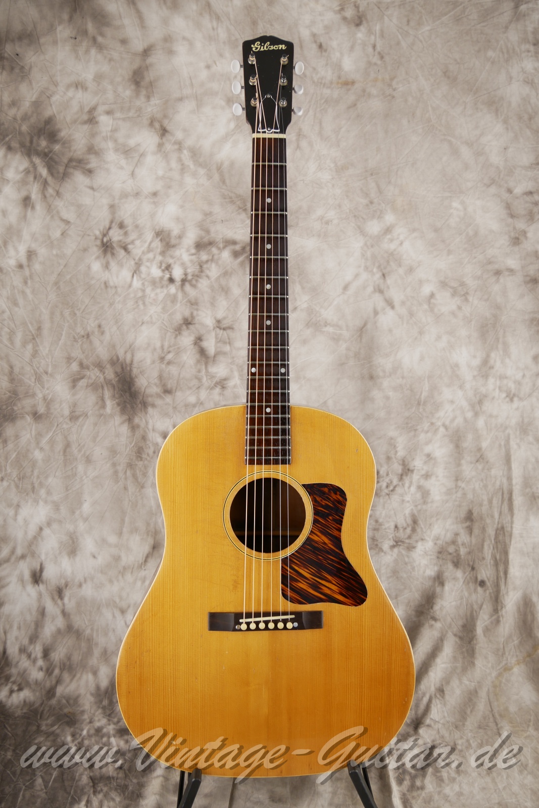 Gibson-J-35-1939-pre-war-001.JPG
