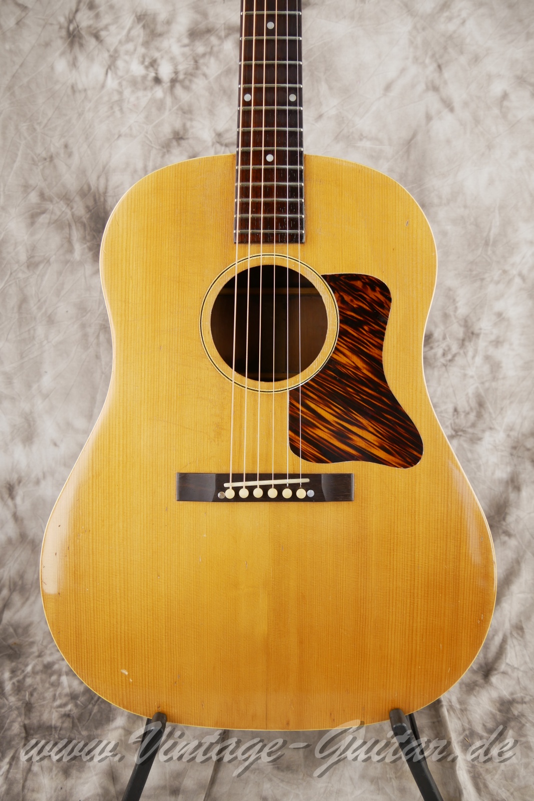 Gibson-J-35-1939-pre-war-003.JPG