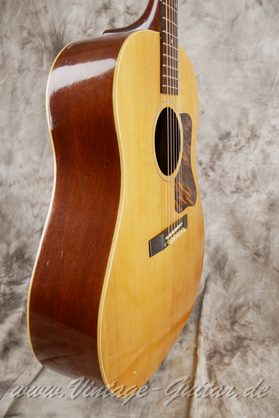Gibson-J-35-1939-pre-war-009.JPG