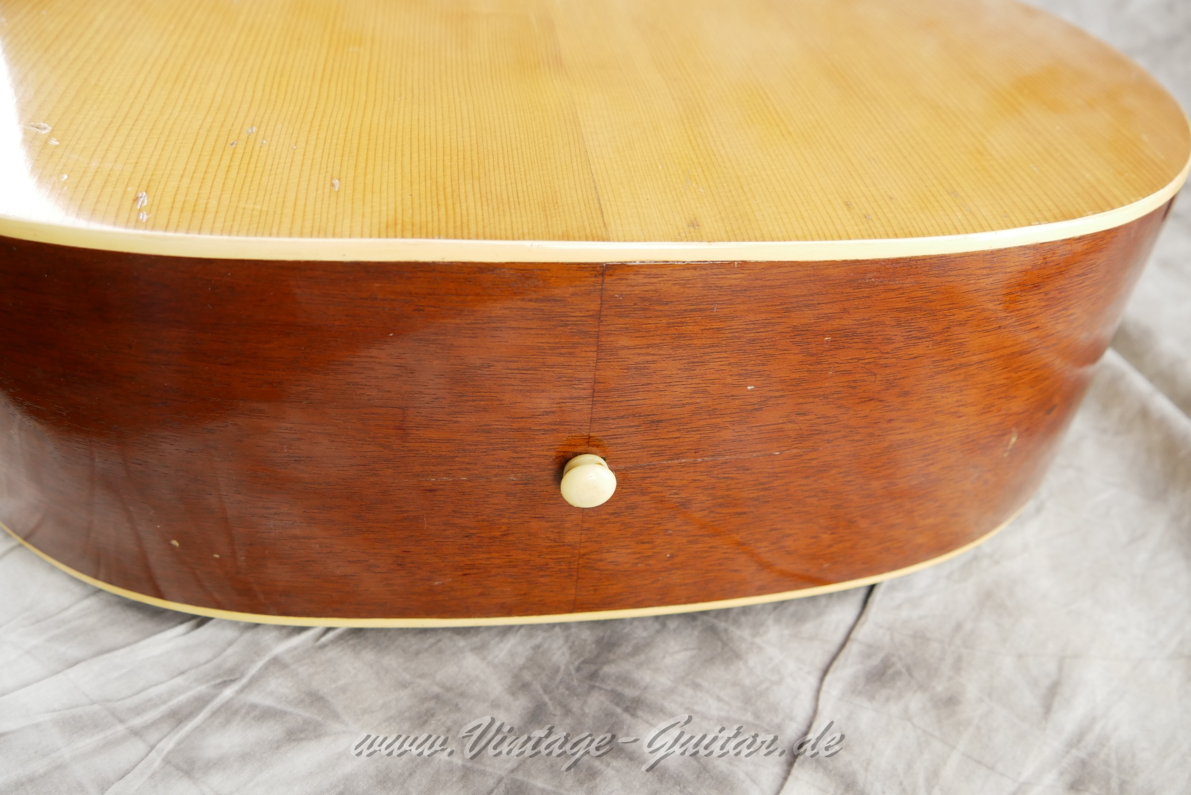 Gibson-J-35-1939-pre-war-017.JPG
