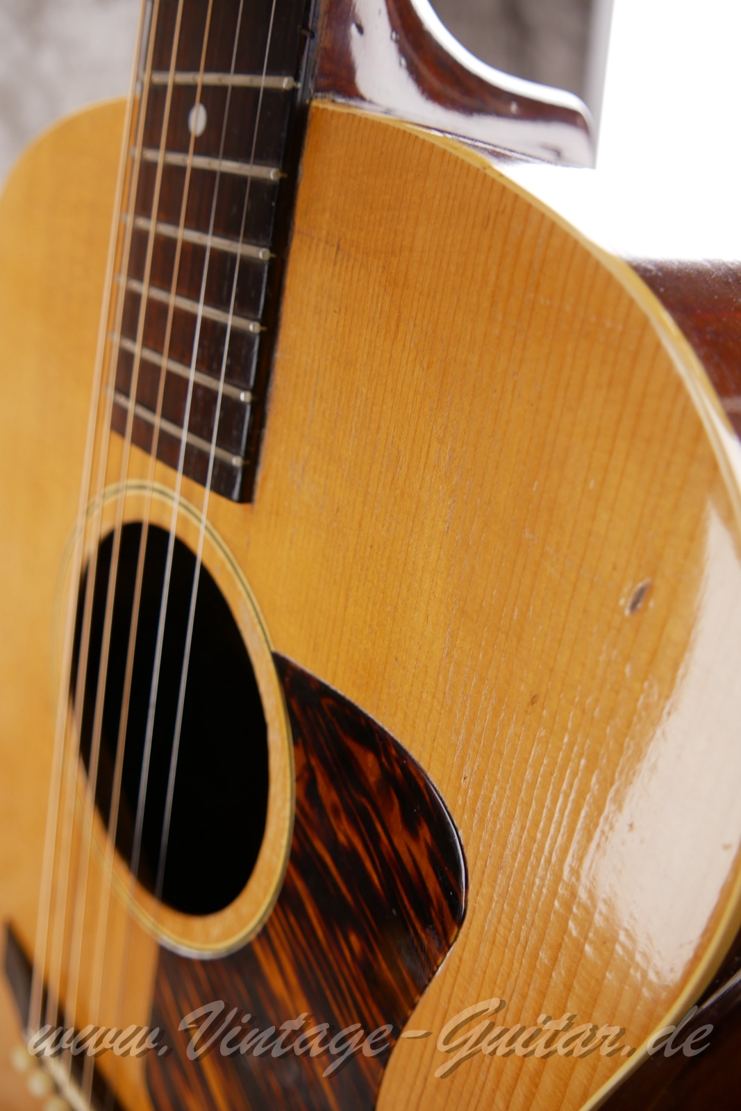 Gibson-J-35-1939-pre-war-019.JPG