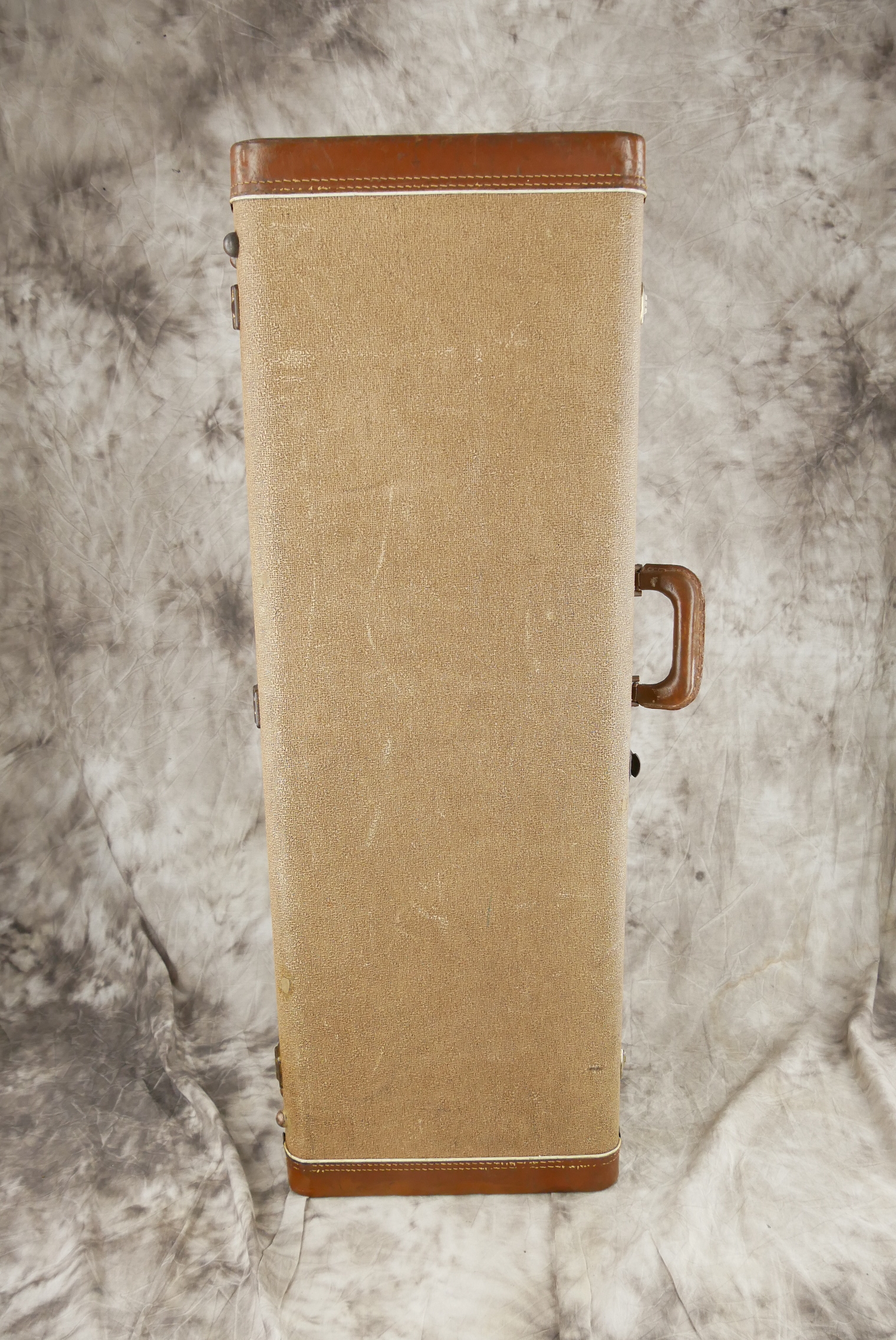 img/vintage/6450/Fender_1962_Brown_Case_Strat_Tele001.jpg