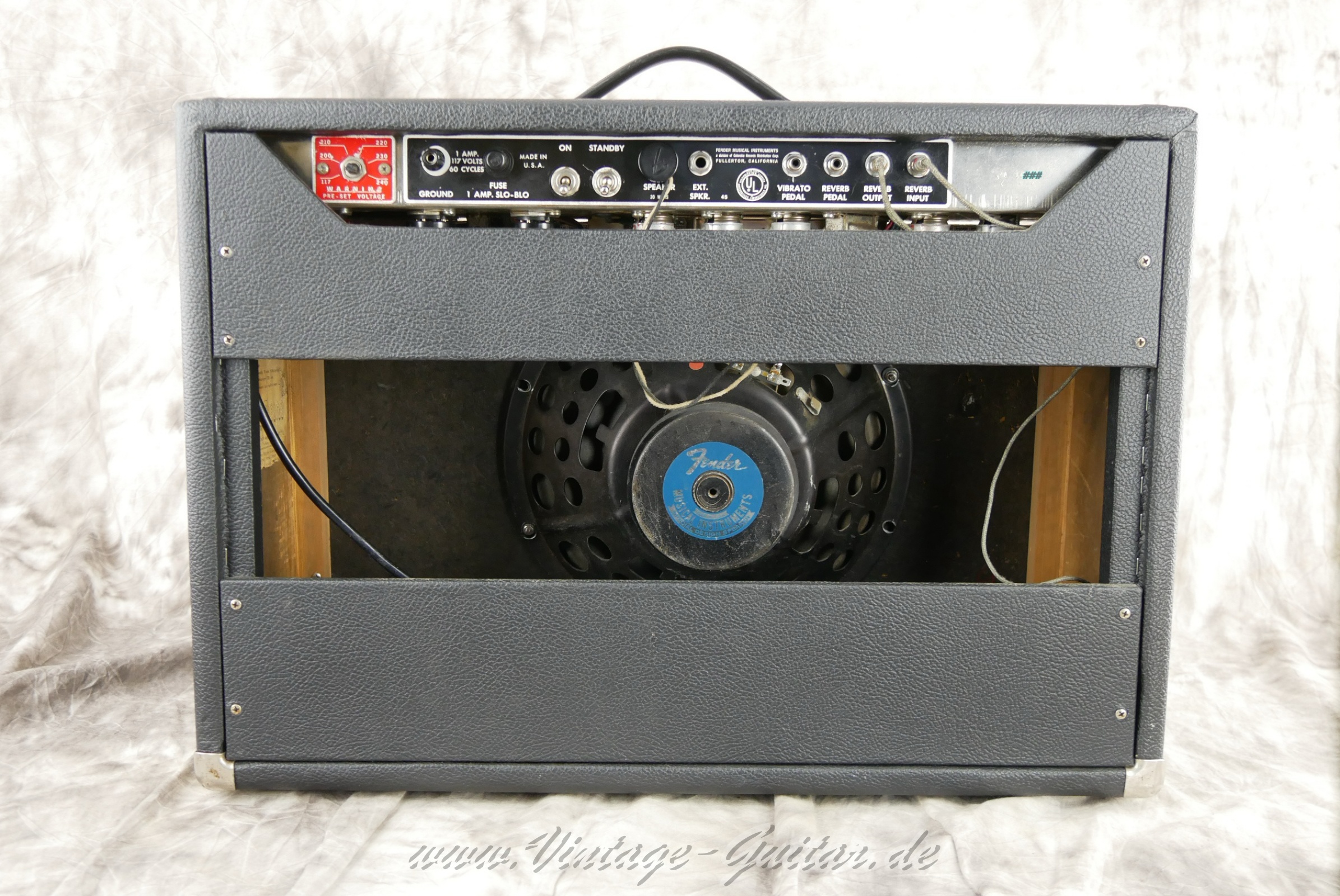 fender_deluxe_reverb_blackface_1965_usa-002.jpg