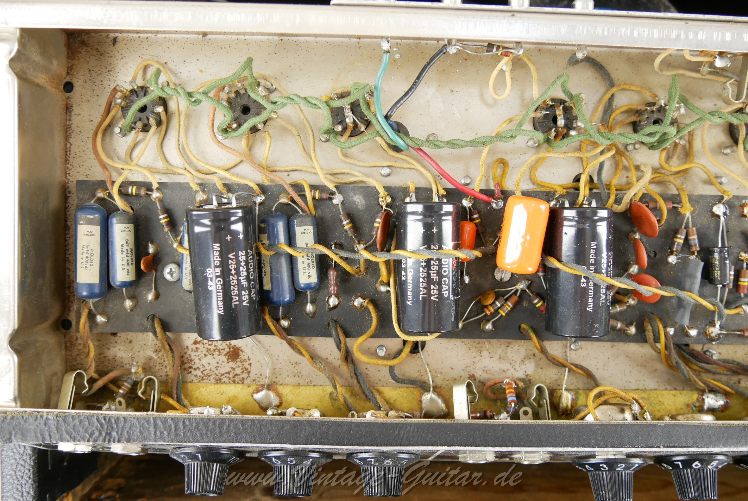 fender_deluxe_reverb_blackface_1965_usa-010.jpg