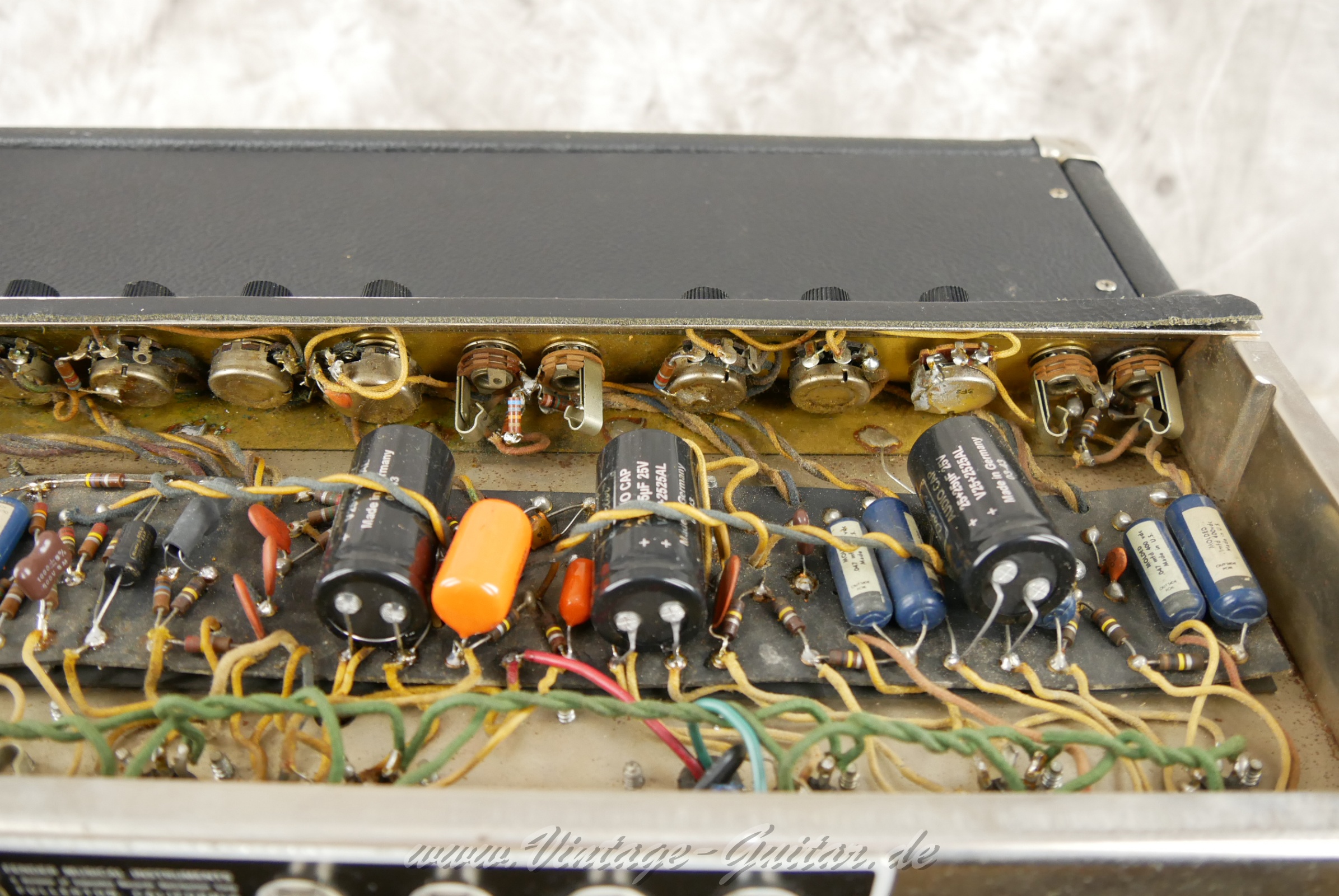 fender_deluxe_reverb_blackface_1965_usa-015.jpg